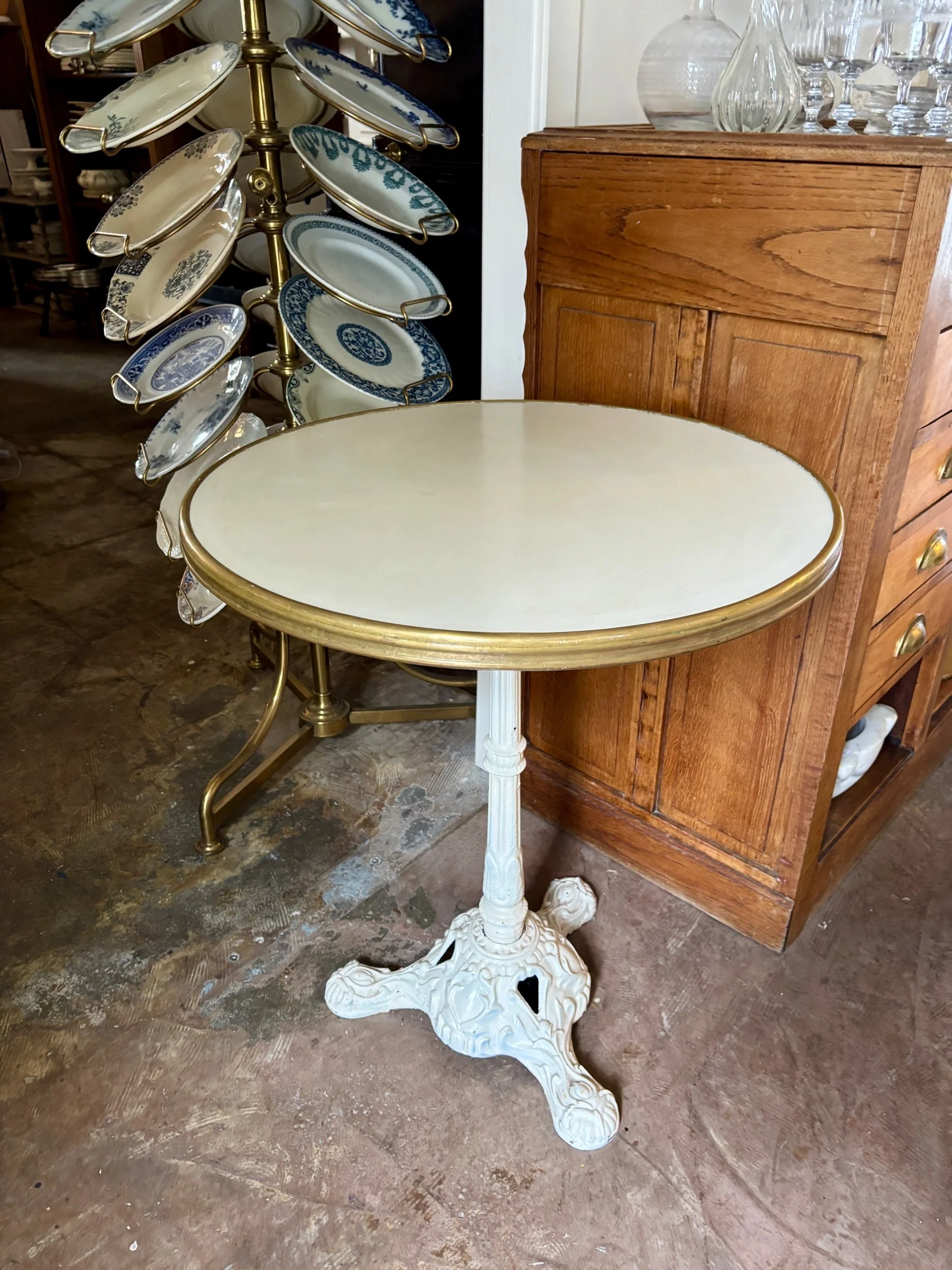 Table bistrot en fonte de fer et mélaminé beige ⌀ 60 cm