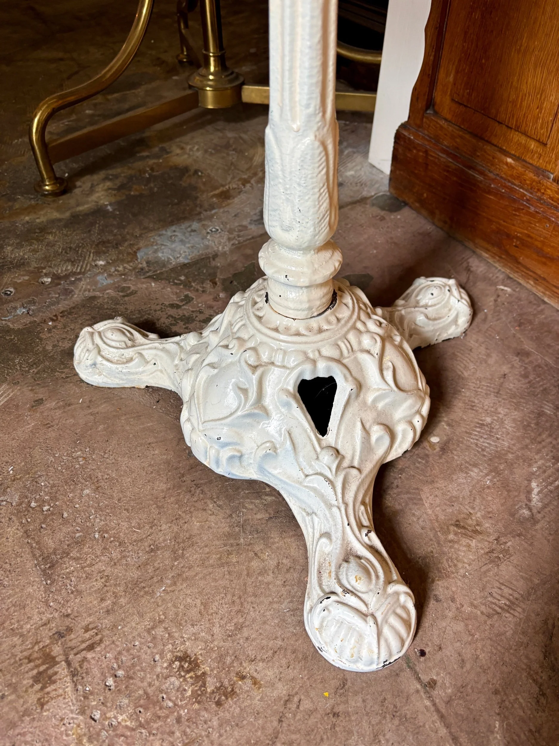 table-bistrot-fonte-fer-blanc-mobilier-vintage-axs-design-paris-france