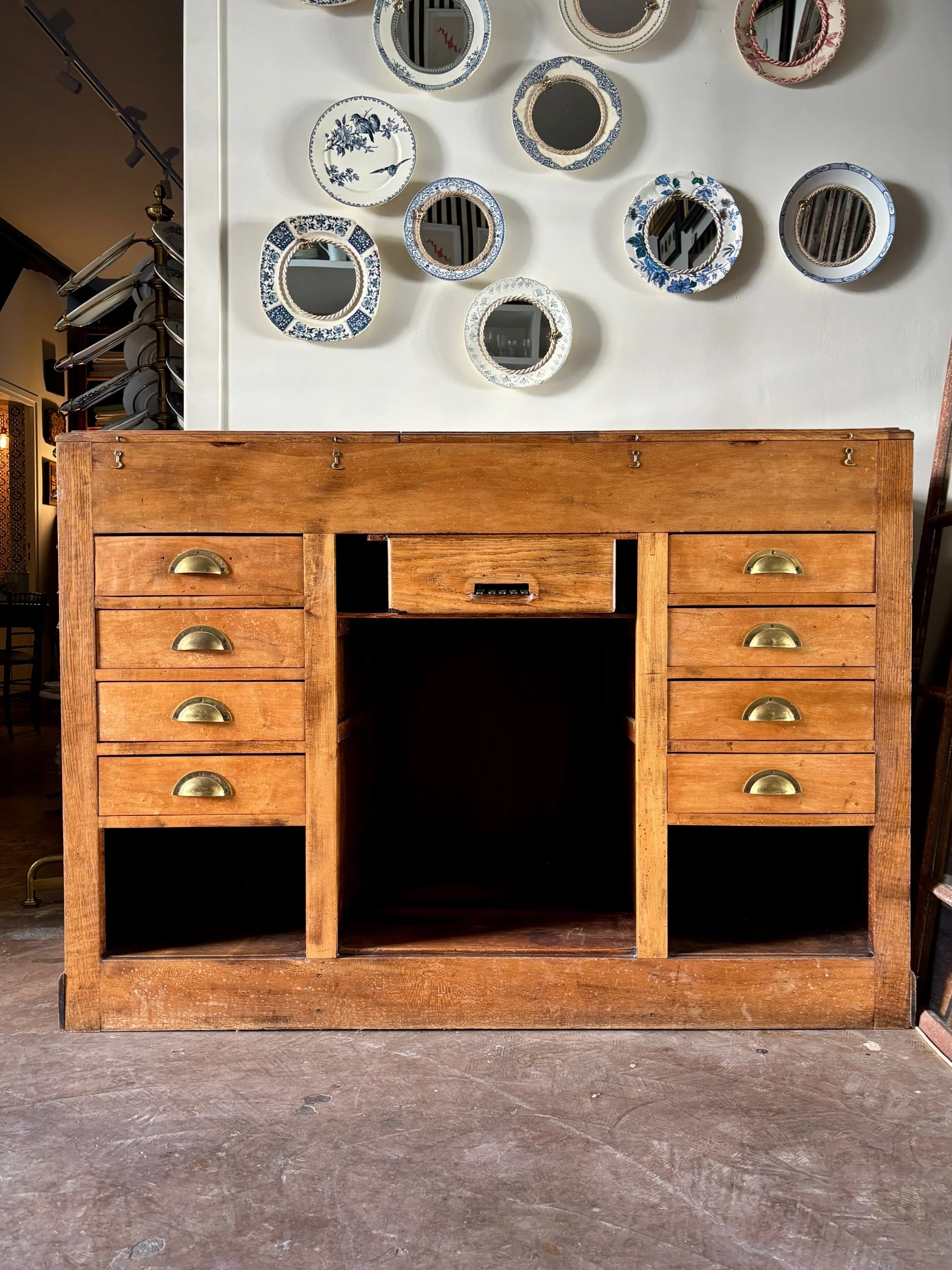comptoir-meuble-metier-8-tiroirs-bois-fonce-verre-meuble-rangement-vintage-axs-design-paris-france