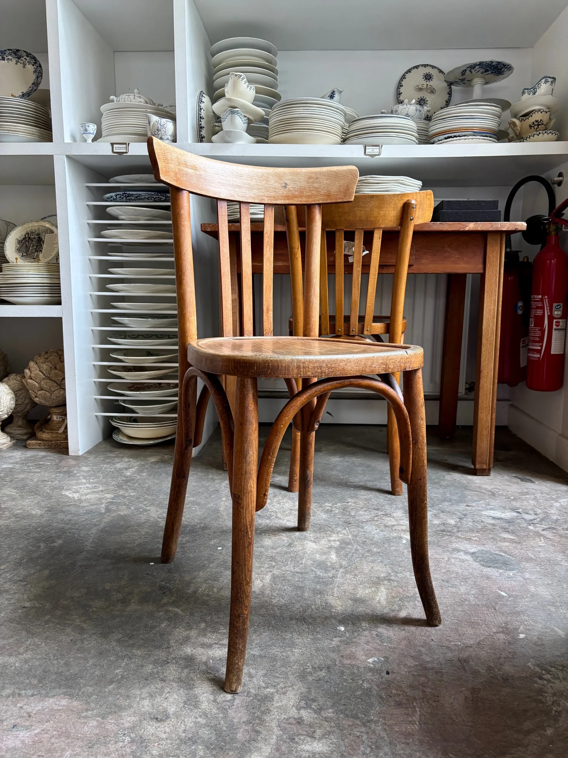 chaise-bistrot-mahieu-hetre-cintre-assise-vintage-axs-design-paris-france