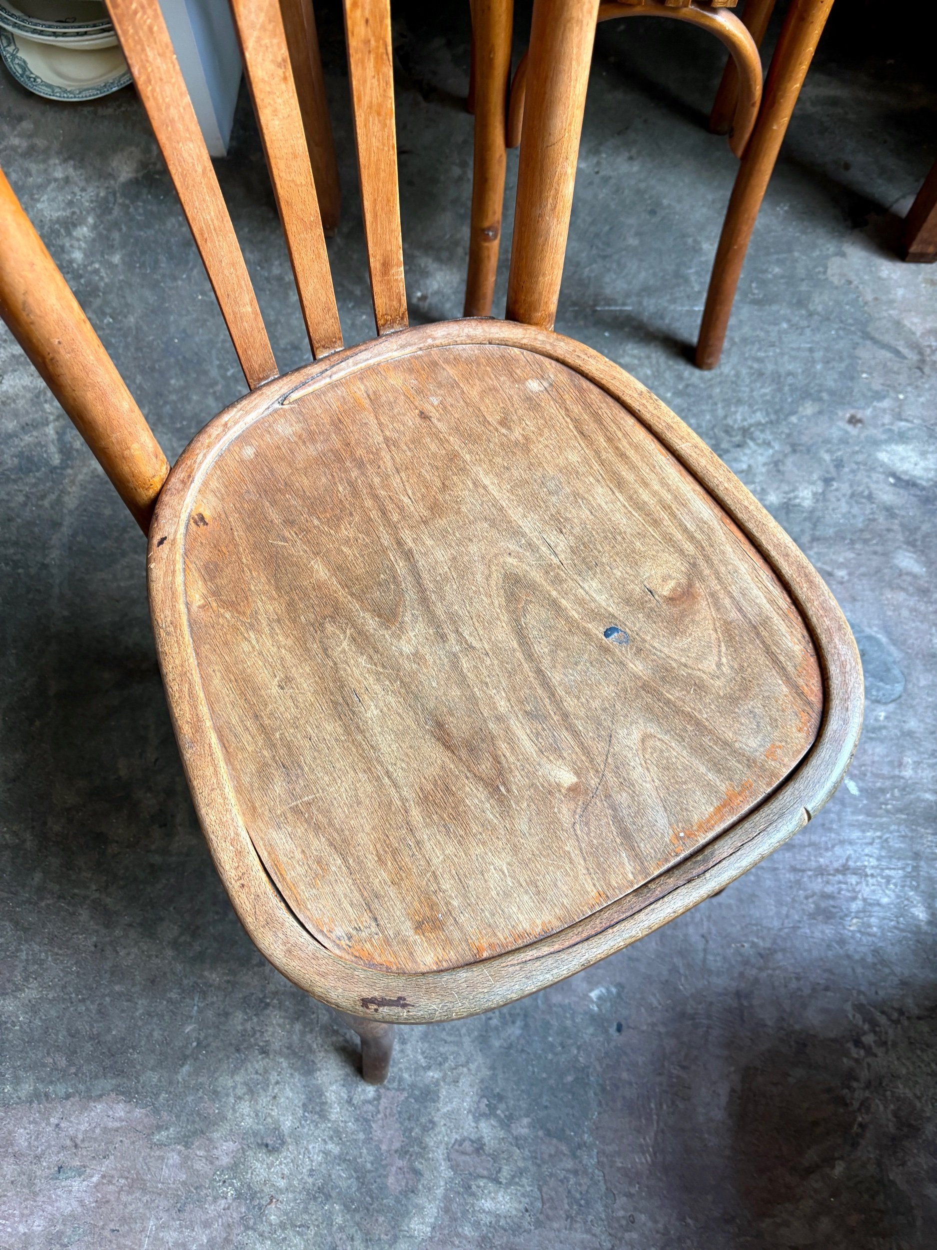 chaise-bistrot-mahieu-hetre-cintre-assise-vintage-axs-design-paris-france