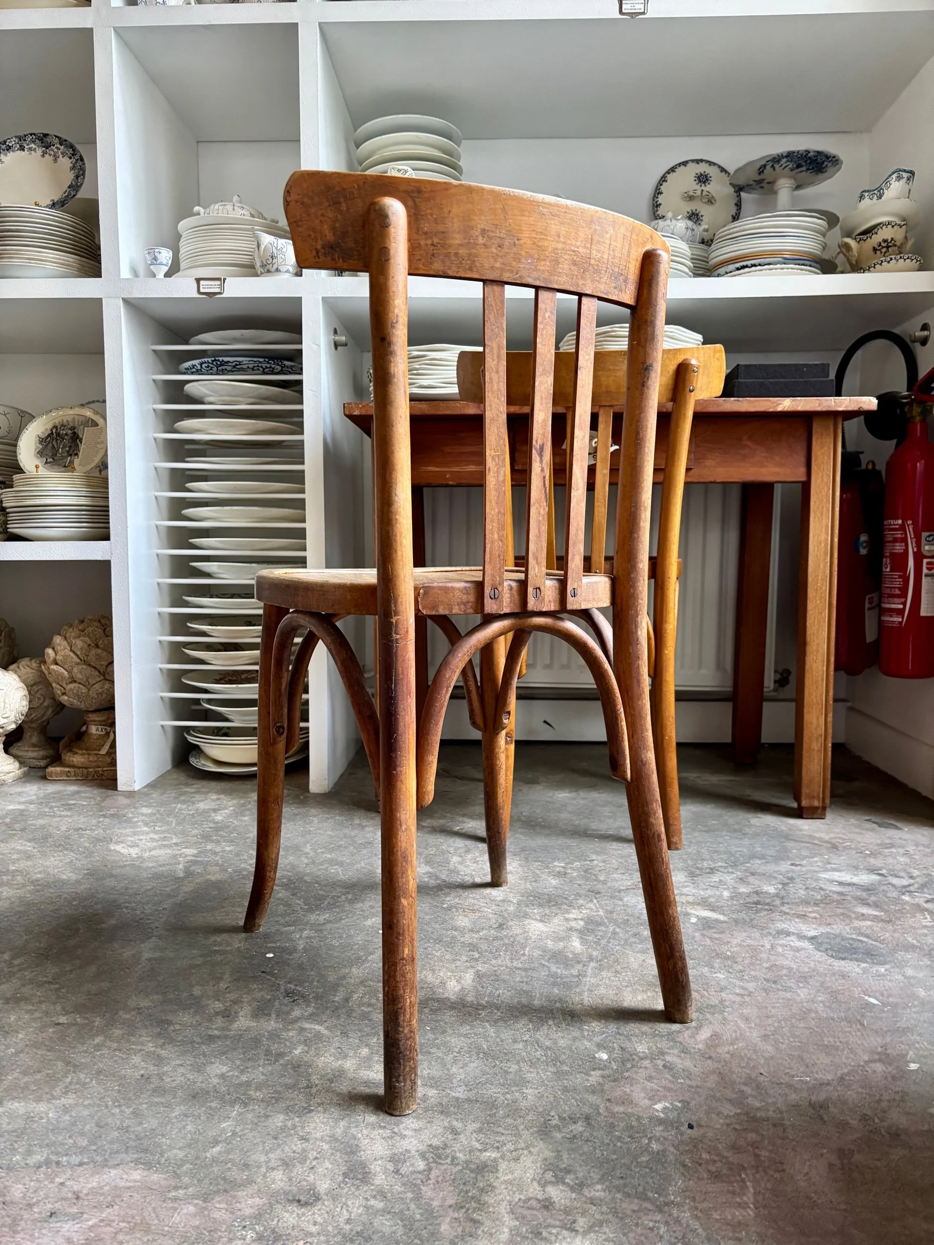 chaise-bistrot-mahieu-hetre-cintre-assise-vintage-axs-design-paris-france