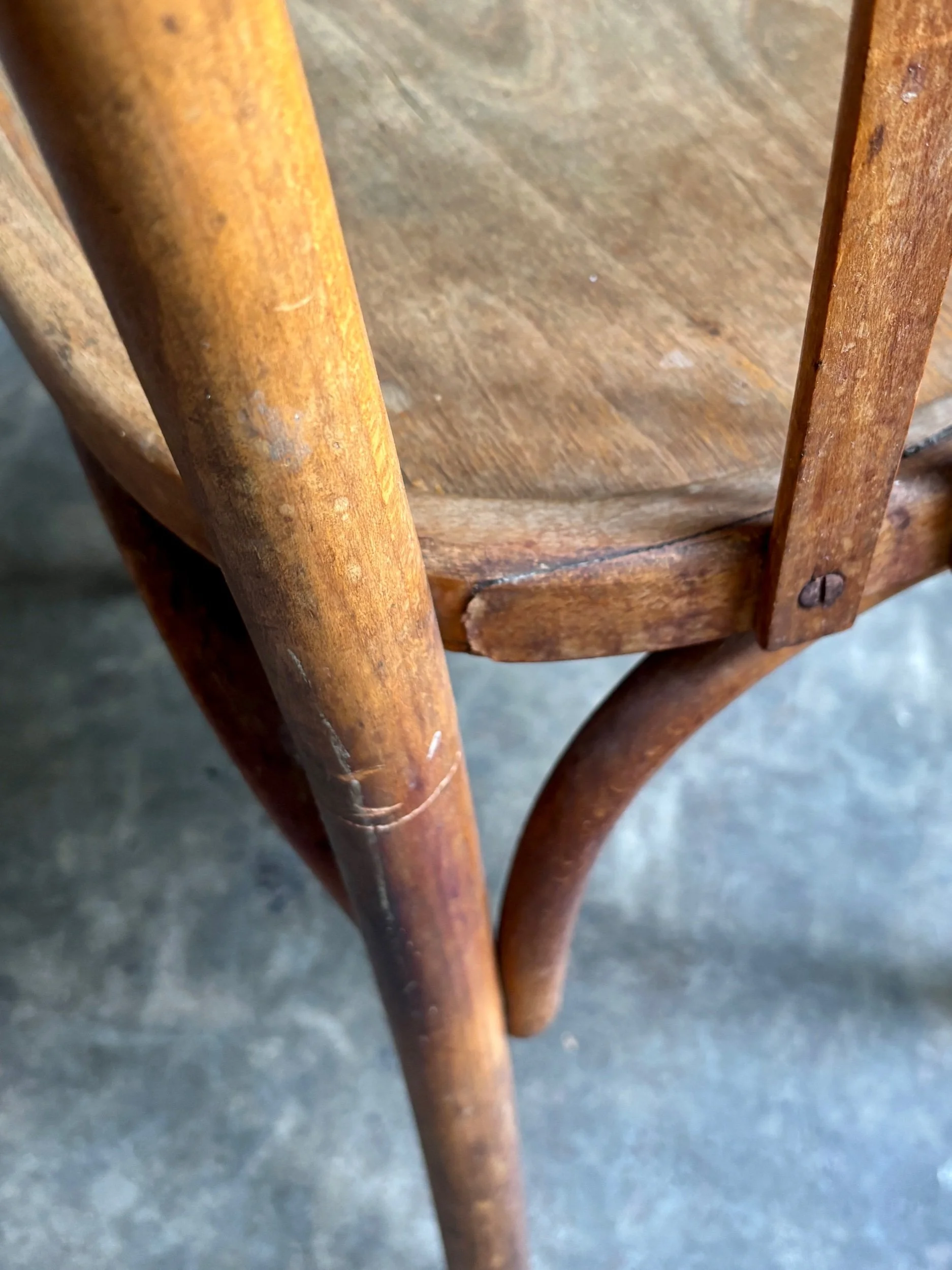 chaise-bistrot-mahieu-hetre-cintre-assise-vintage-axs-design-paris-france