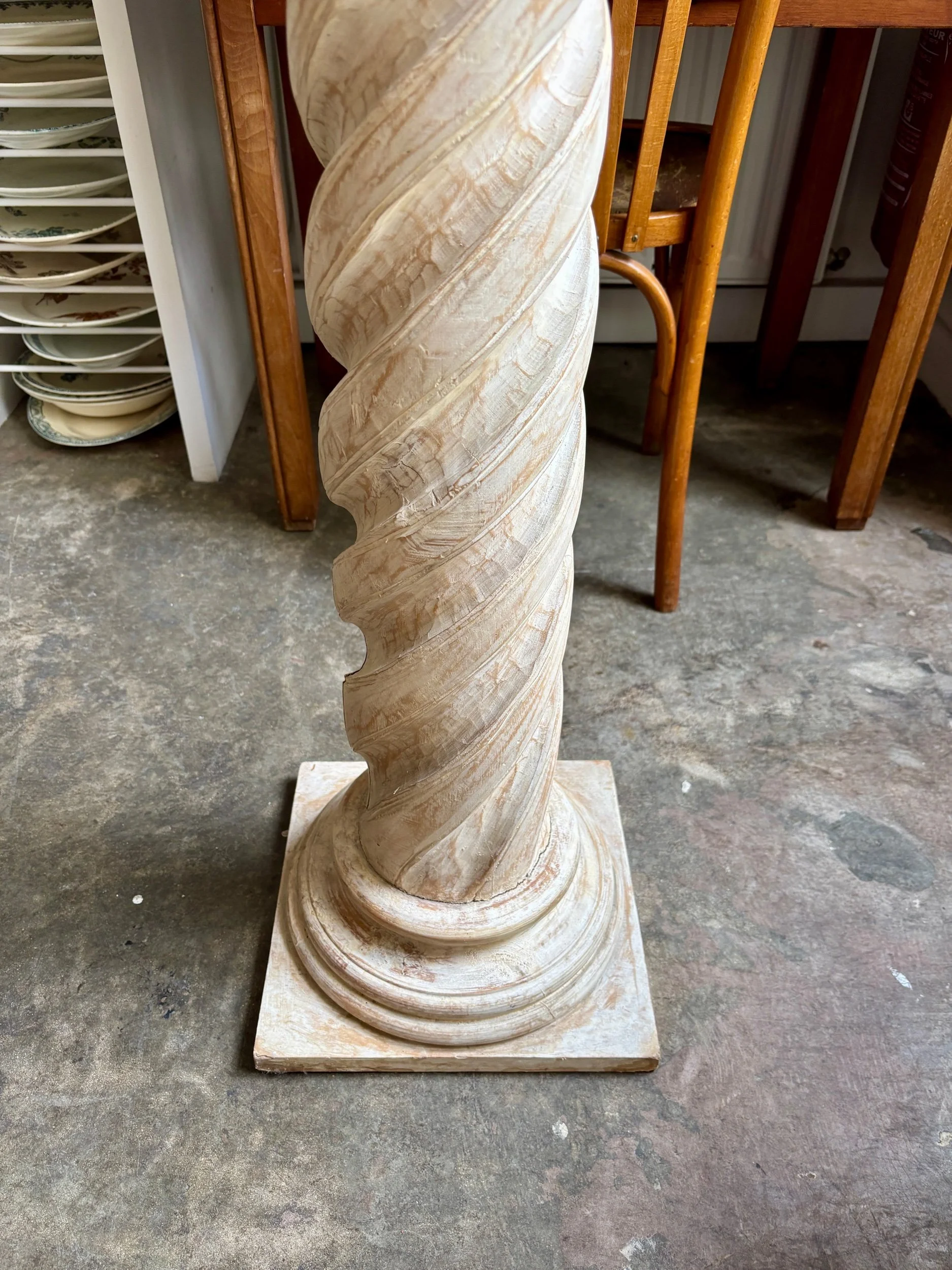 colonne-bois-sculpte-mobilier-vintage-axs-design-paris-france