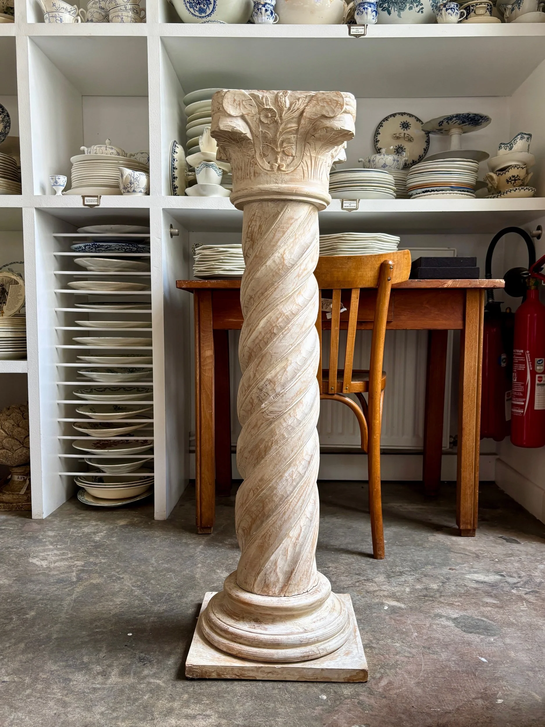 colonne-bois-sculpte-mobilier-vintage-axs-design-paris-france