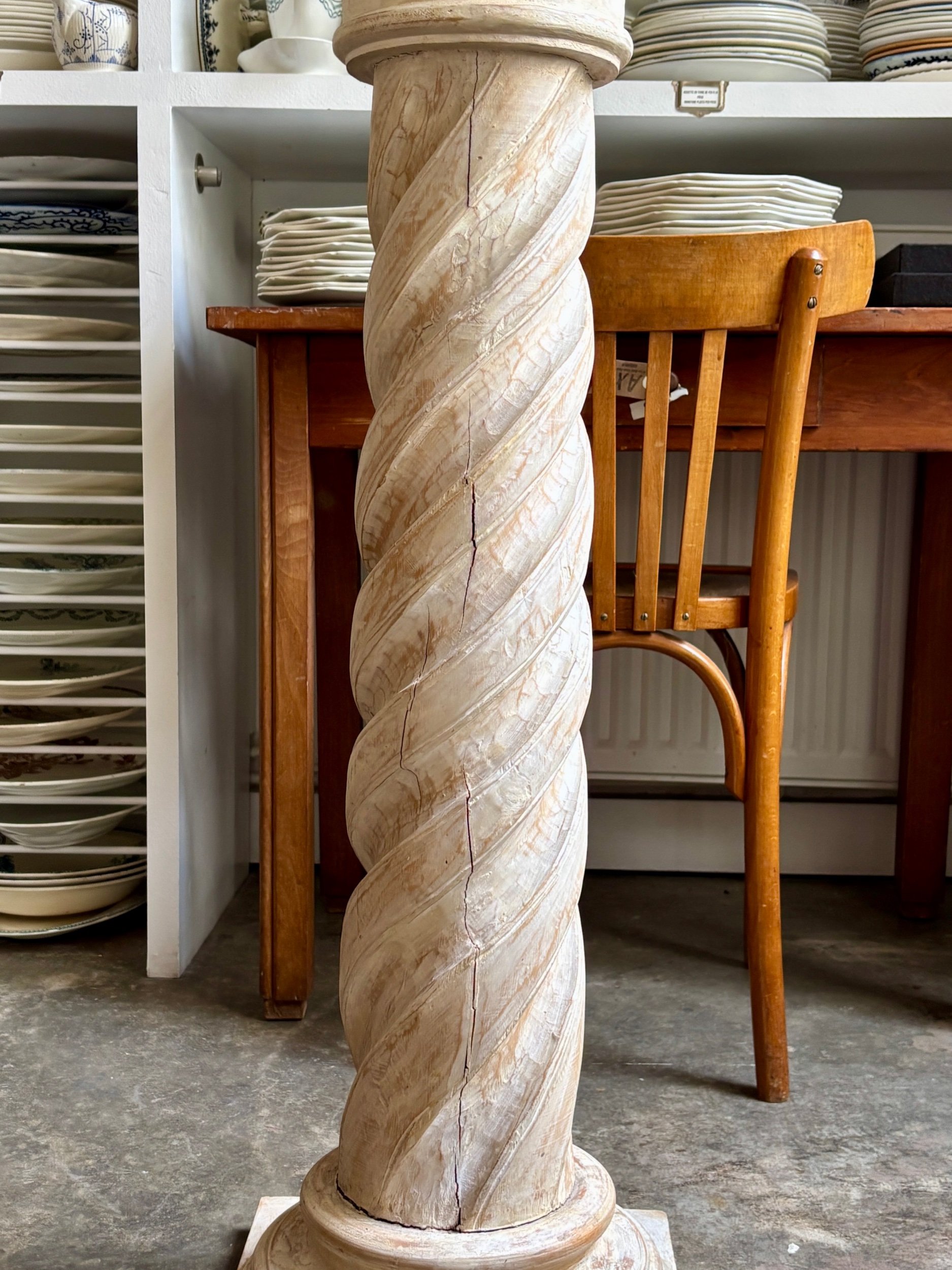 colonne-bois-sculpte-mobilier-vintage-axs-design-paris-france