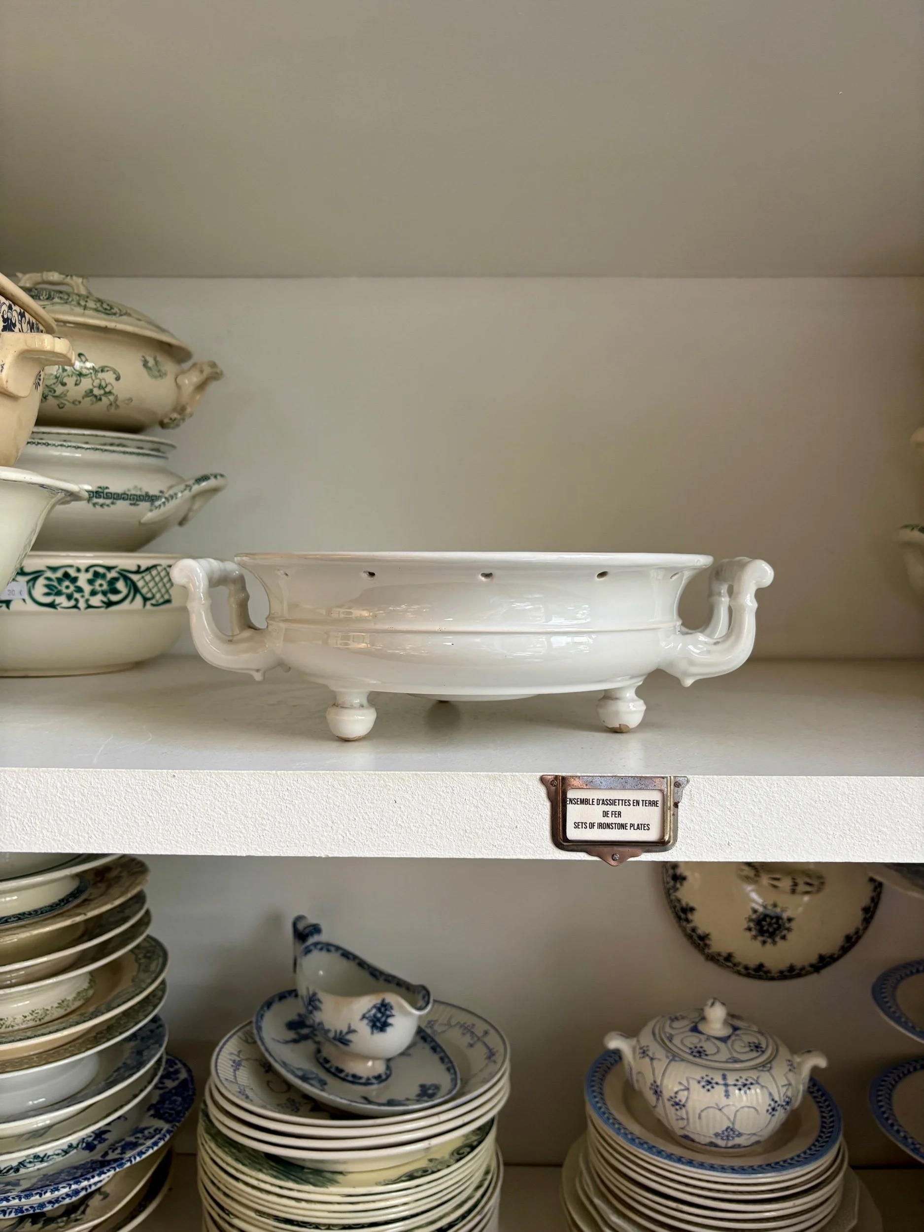 rechaud-passoire-faience-blanc-vaisselle-vintage-axs-design-paris-france