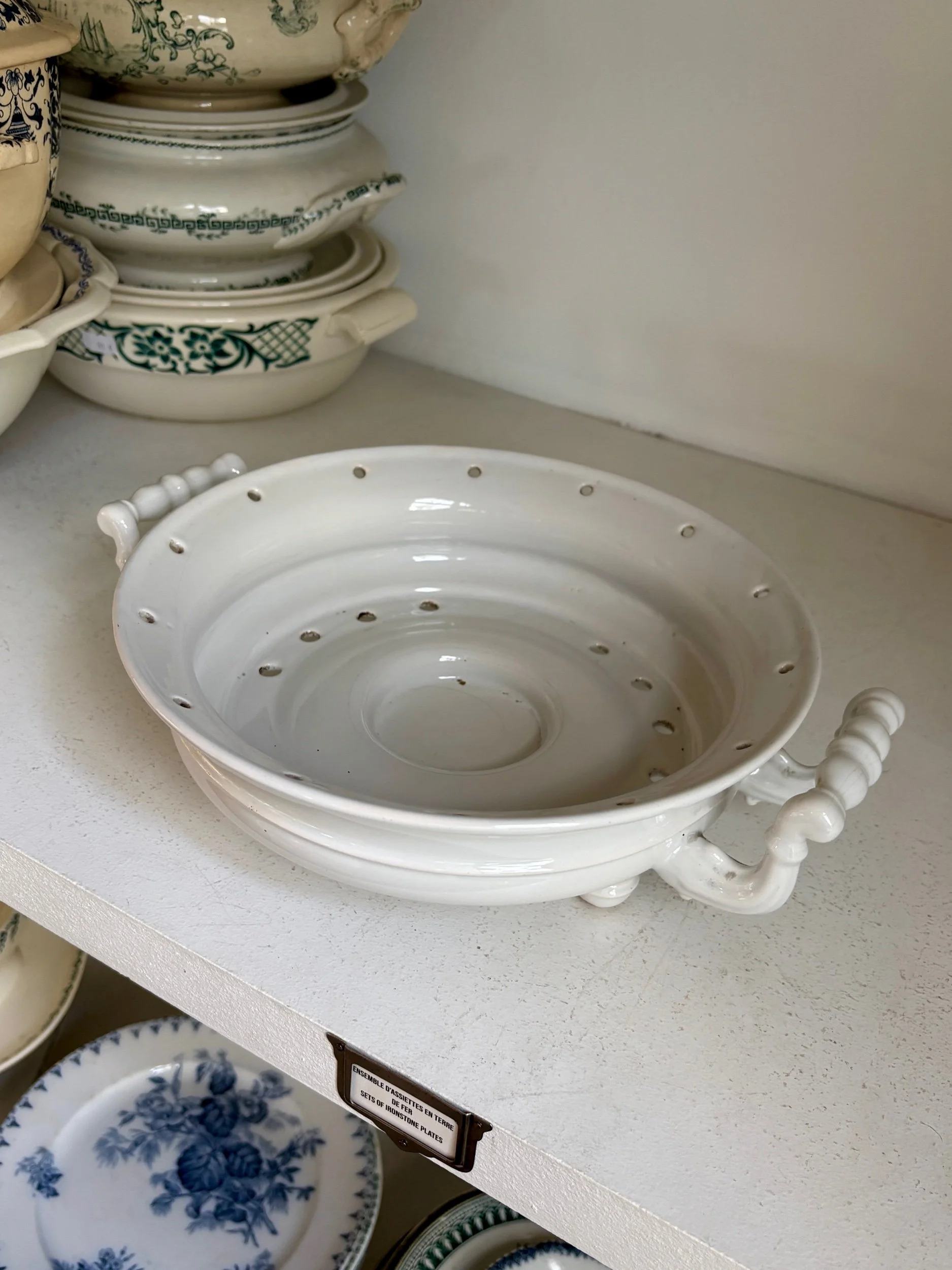 rechaud-passoire-faience-blanc-vaisselle-vintage-axs-design-paris-france