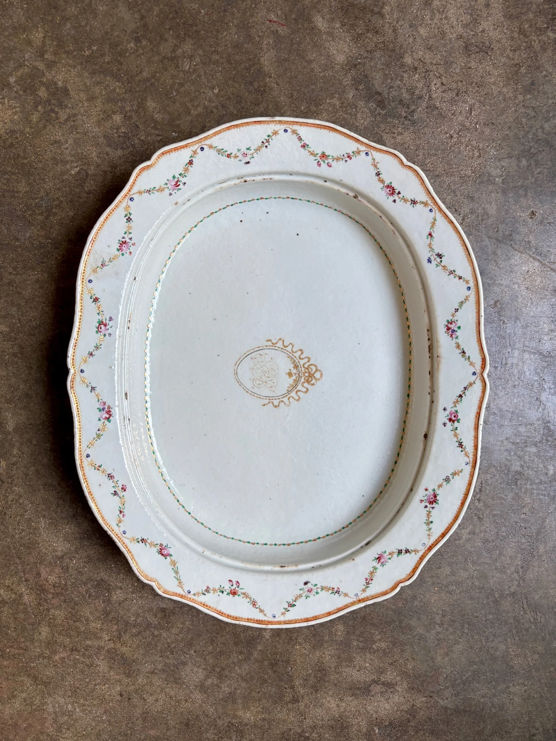 Plat ovale et creux Compagnie des Indes en porcelaine, XVIIIème siècle