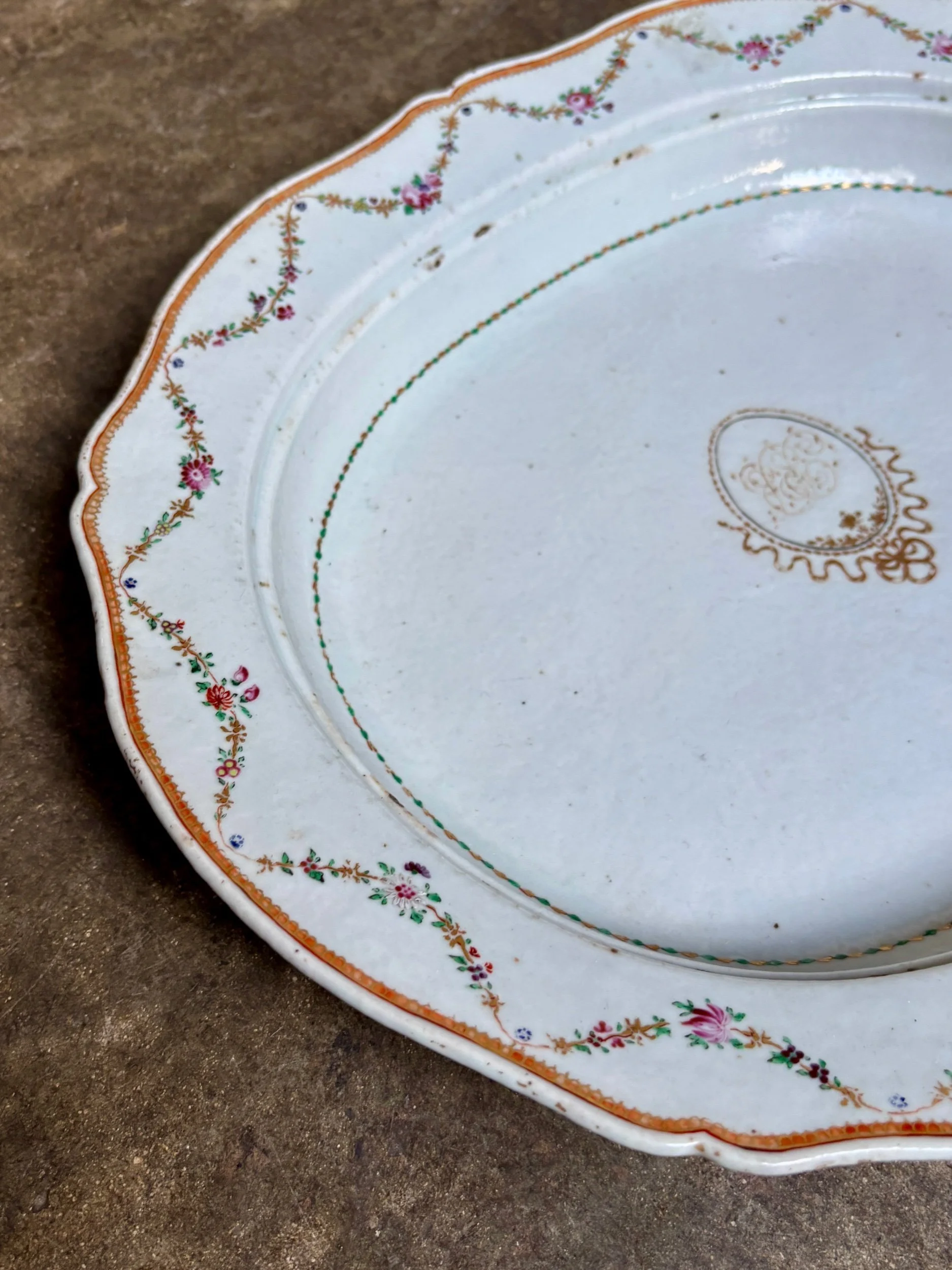plat-ovale-creux-porcelaine-chine-compagnie-des-indes-vaisselle-antique-vintage-axs-design-paris-france
