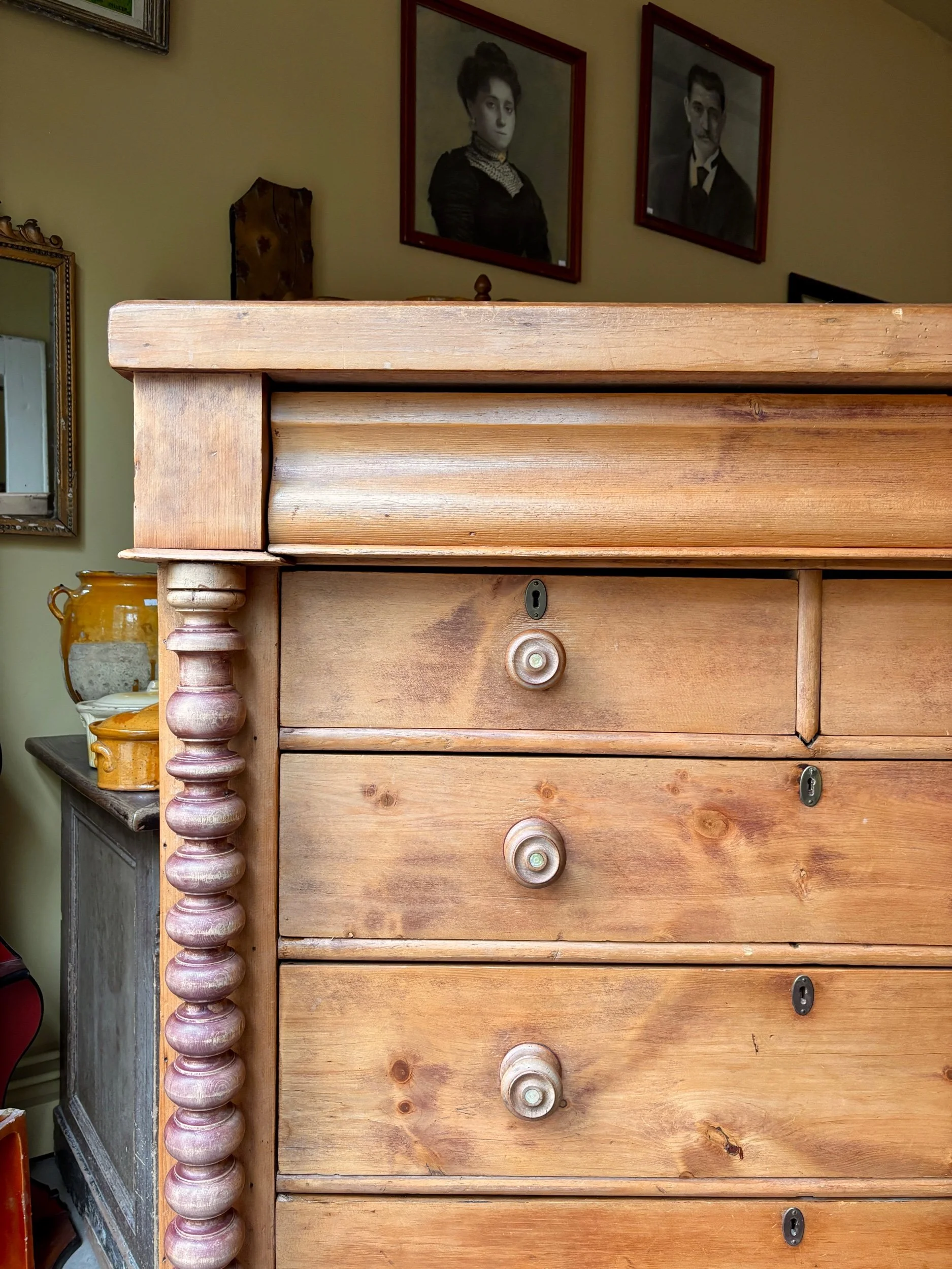 meuble-appui-commode-6-tiroirs-pitchpin-bois-tourne-mobilier-classique-vintage-axs-design-paris-france