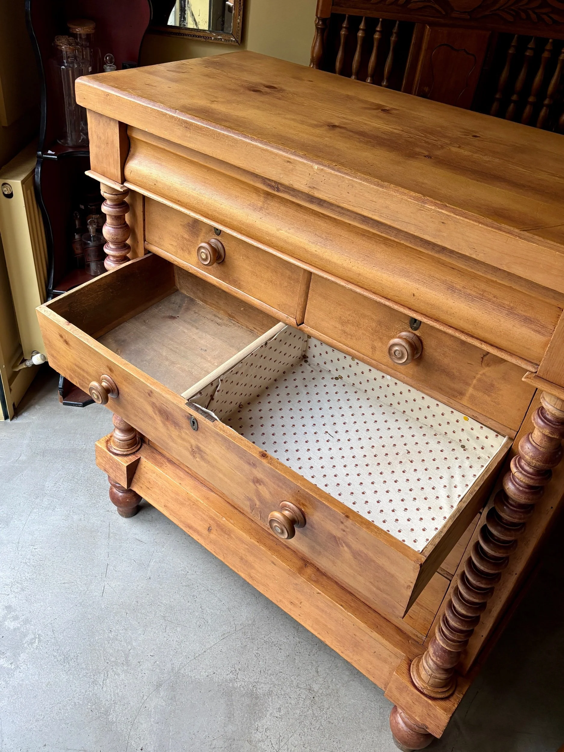 meuble-appui-commode-6-tiroirs-pitchpin-bois-tourne-mobilier-classique-vintage-axs-design-paris-france