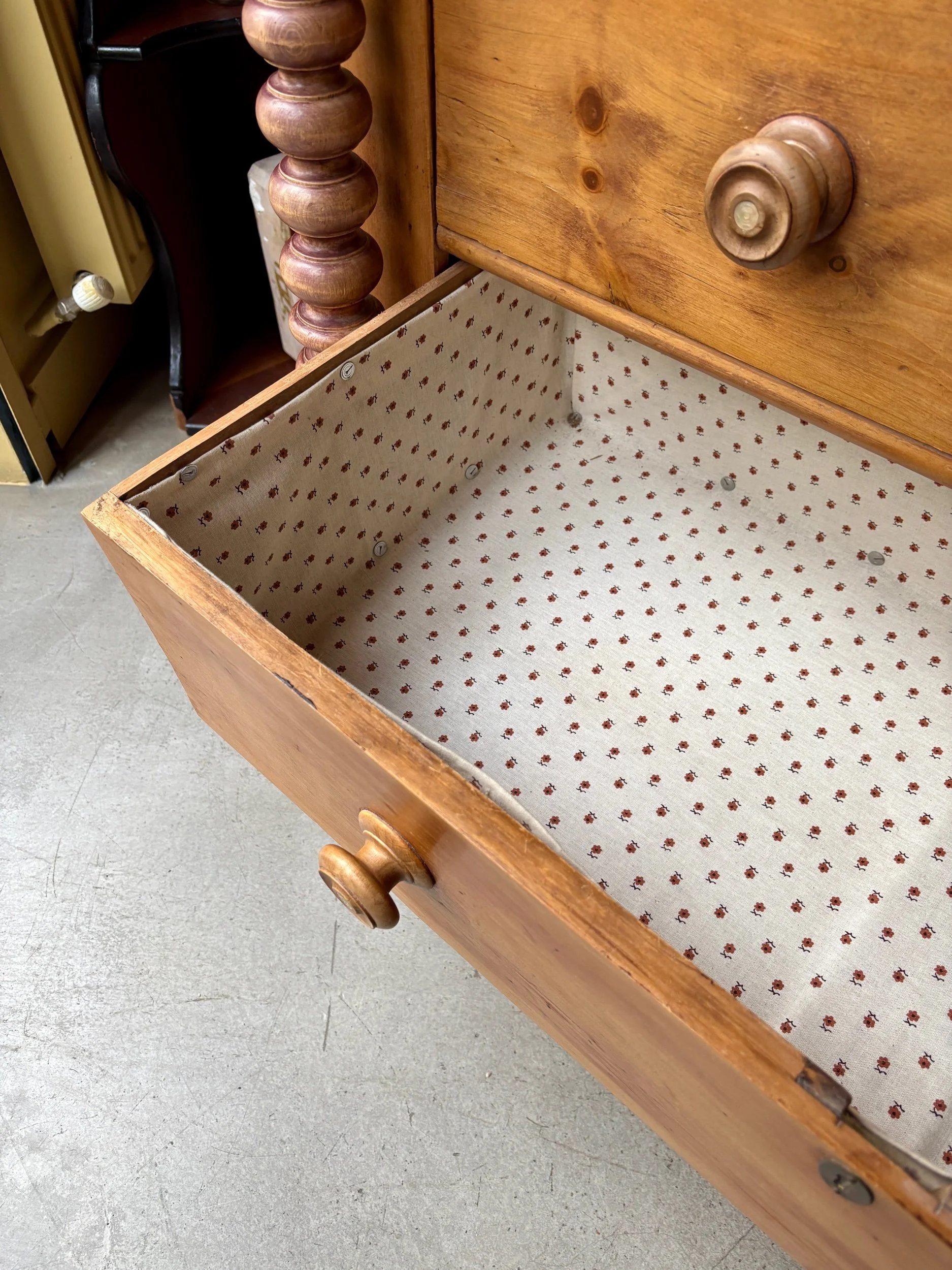 meuble-appui-commode-6-tiroirs-pitchpin-bois-tourne-mobilier-classique-vintage-axs-design-paris-france