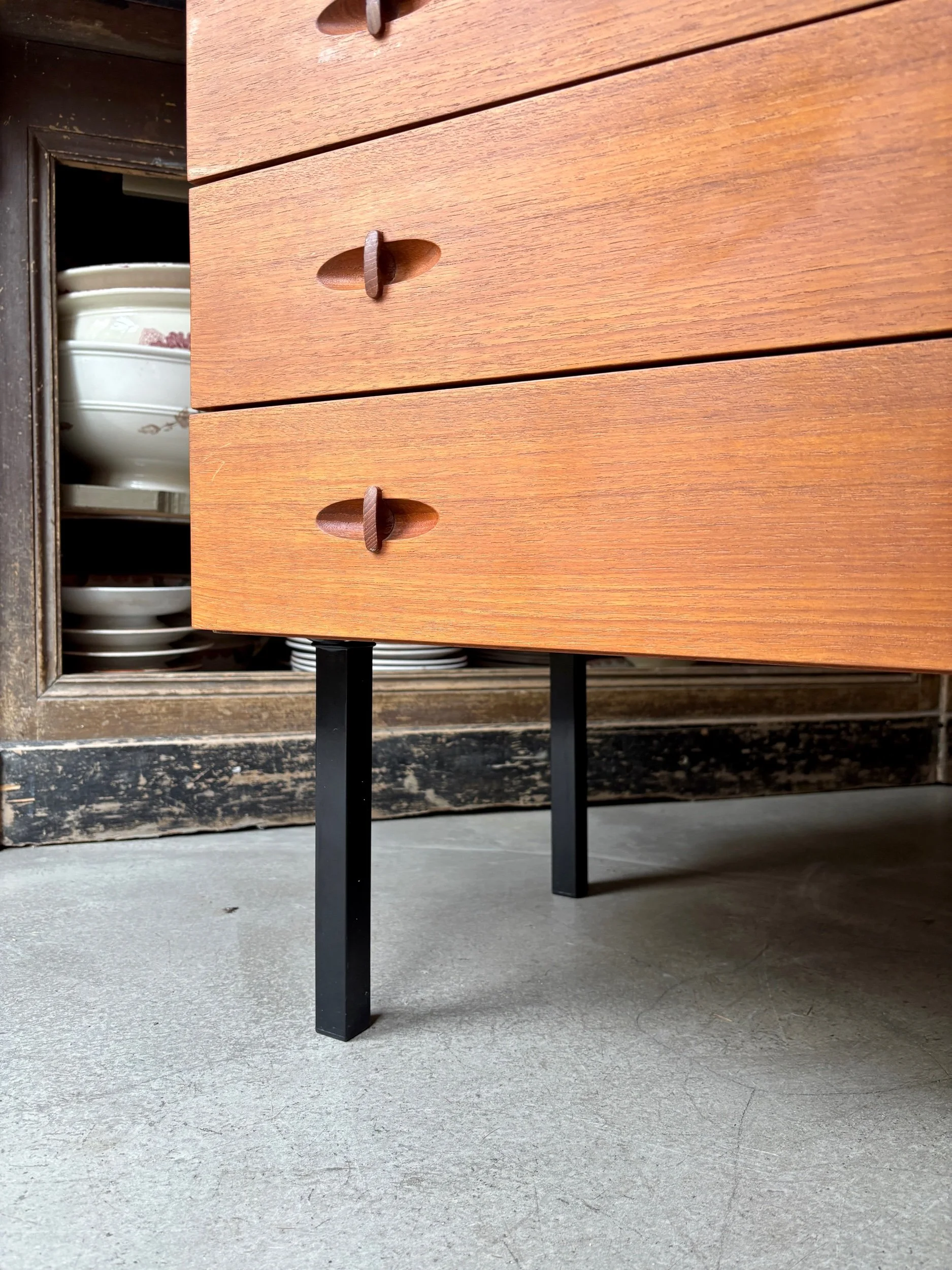 commode-4-tiroirs-teck-henry-walter-klein-meuble-scandinave-vintage-axs-design-paris-france