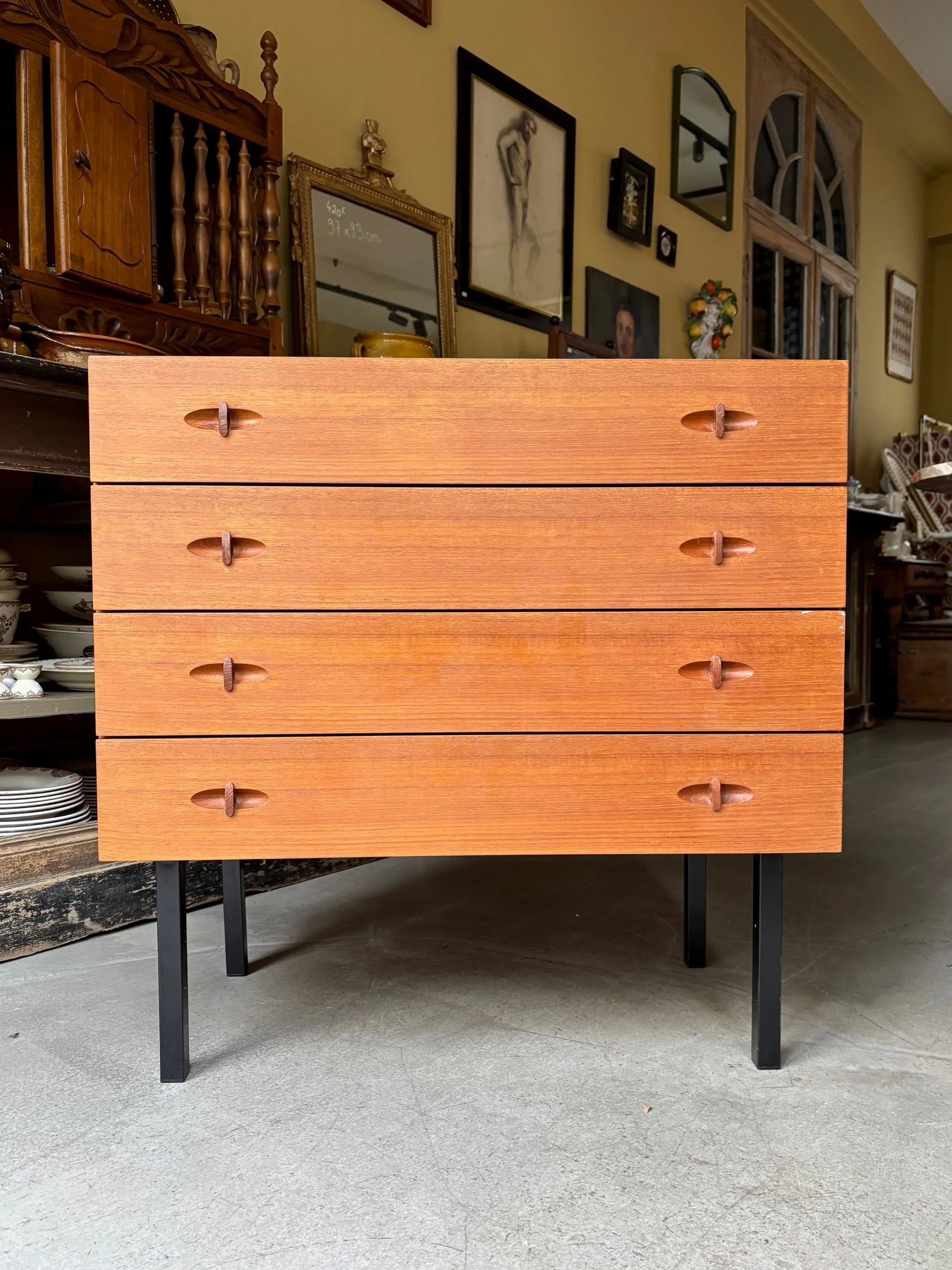 Commode 4 tiroirs en teck attribuée à Henry Walter Klein