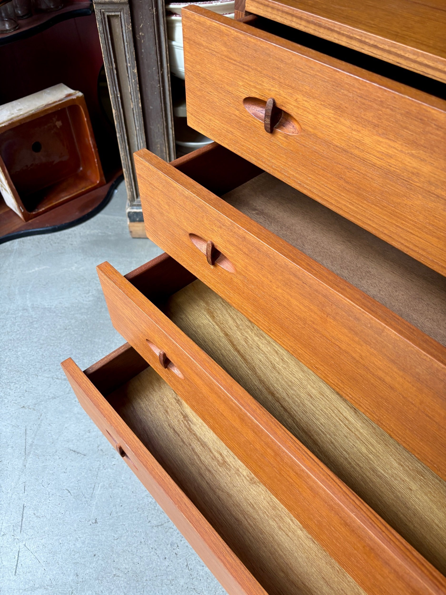 commode-4-tiroirs-teck-henry-walter-klein-meuble-scandinave-vintage-axs-design-paris-france