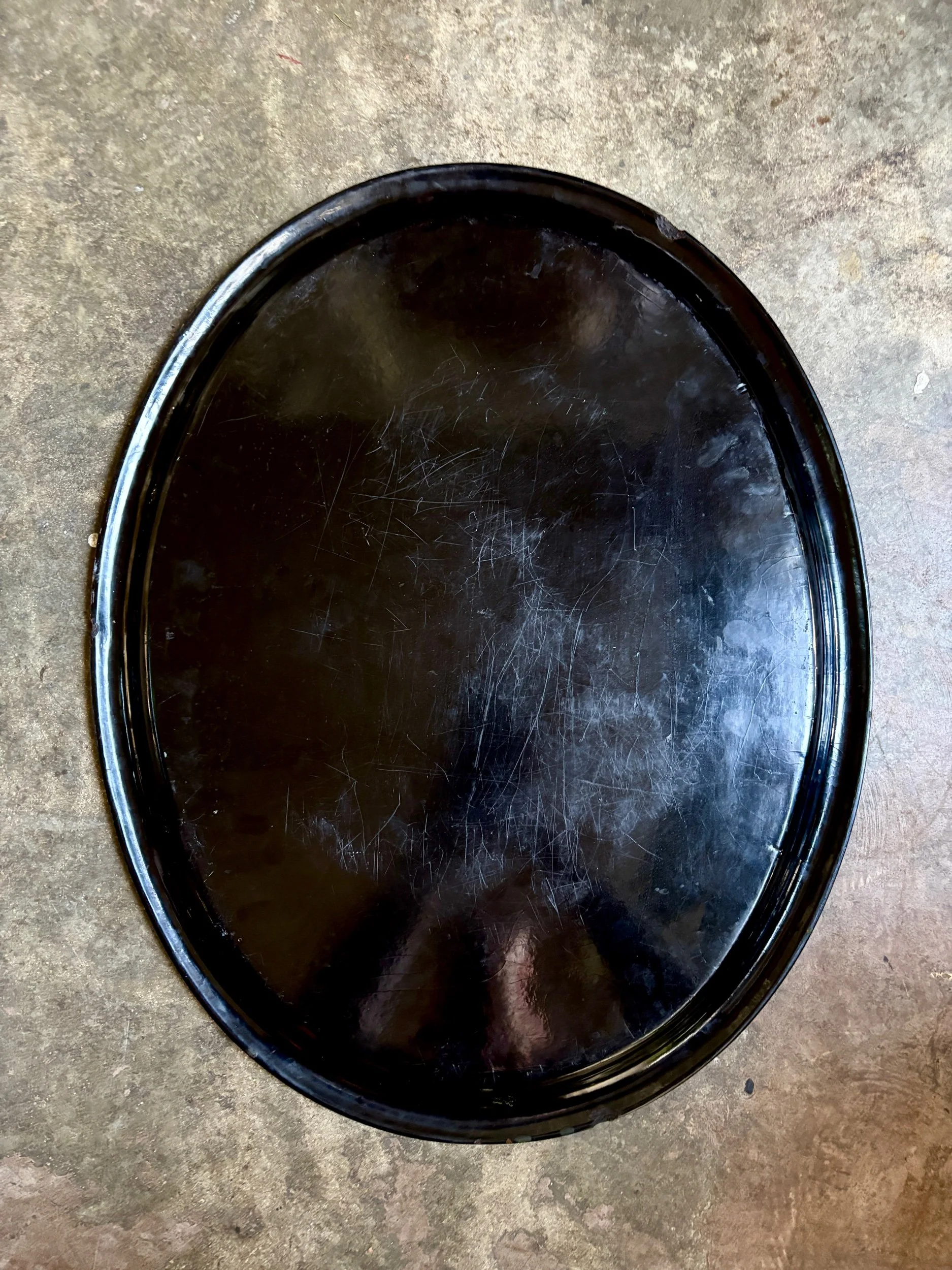 plateau-ovale-napoleon-iii-en-carton-bouilli-noir-et-dor