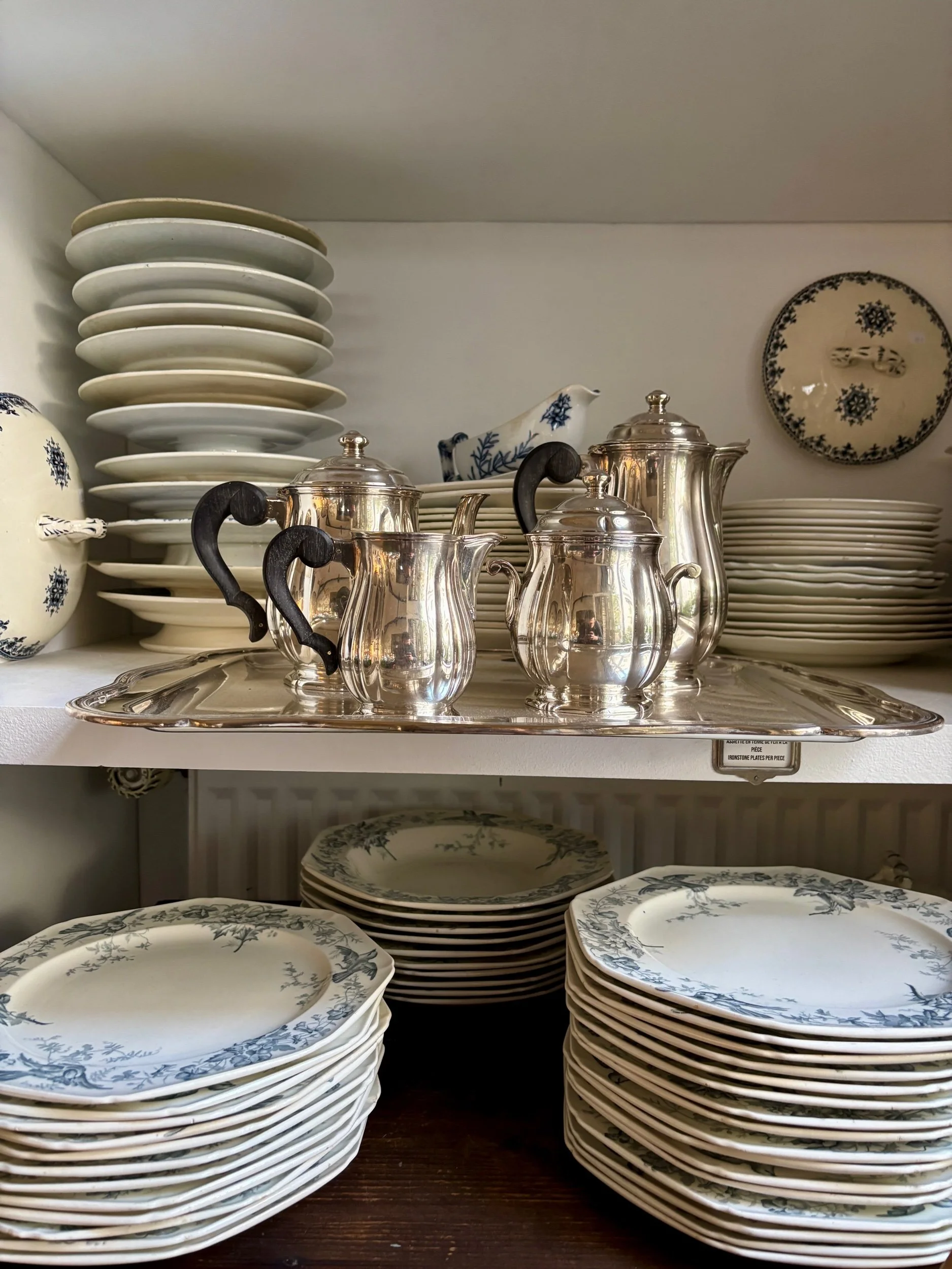 service-the-cafe-ercuis-metal-argente-5-pieces-vaisselle-vintage-axs-design-paris-france