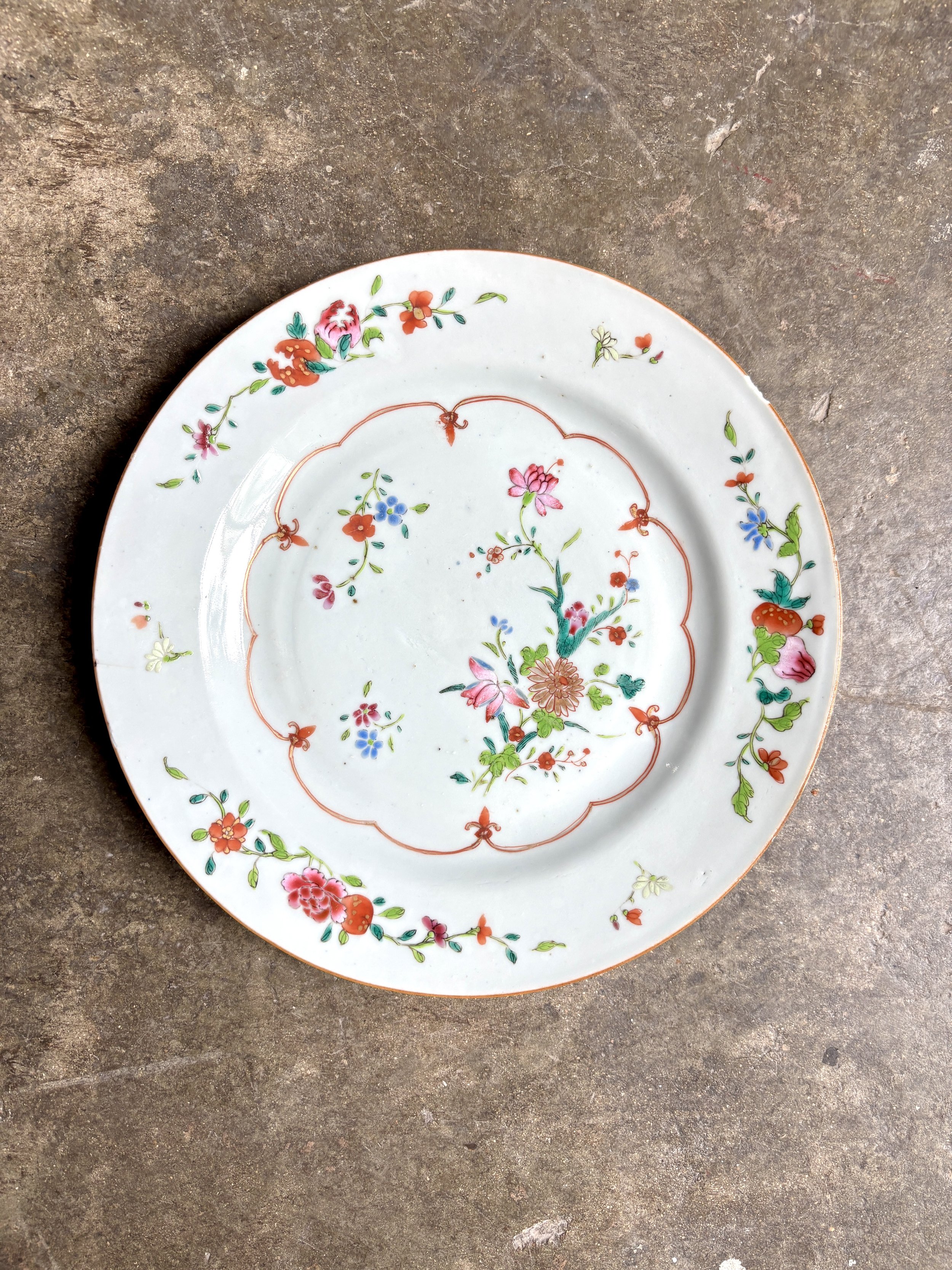 assiette-plate-compagnie-des-indes-porcelaine-polychrome-bleu-rose-vert-dore-vaisselle-vintage-antique-axs-design-paris-france
