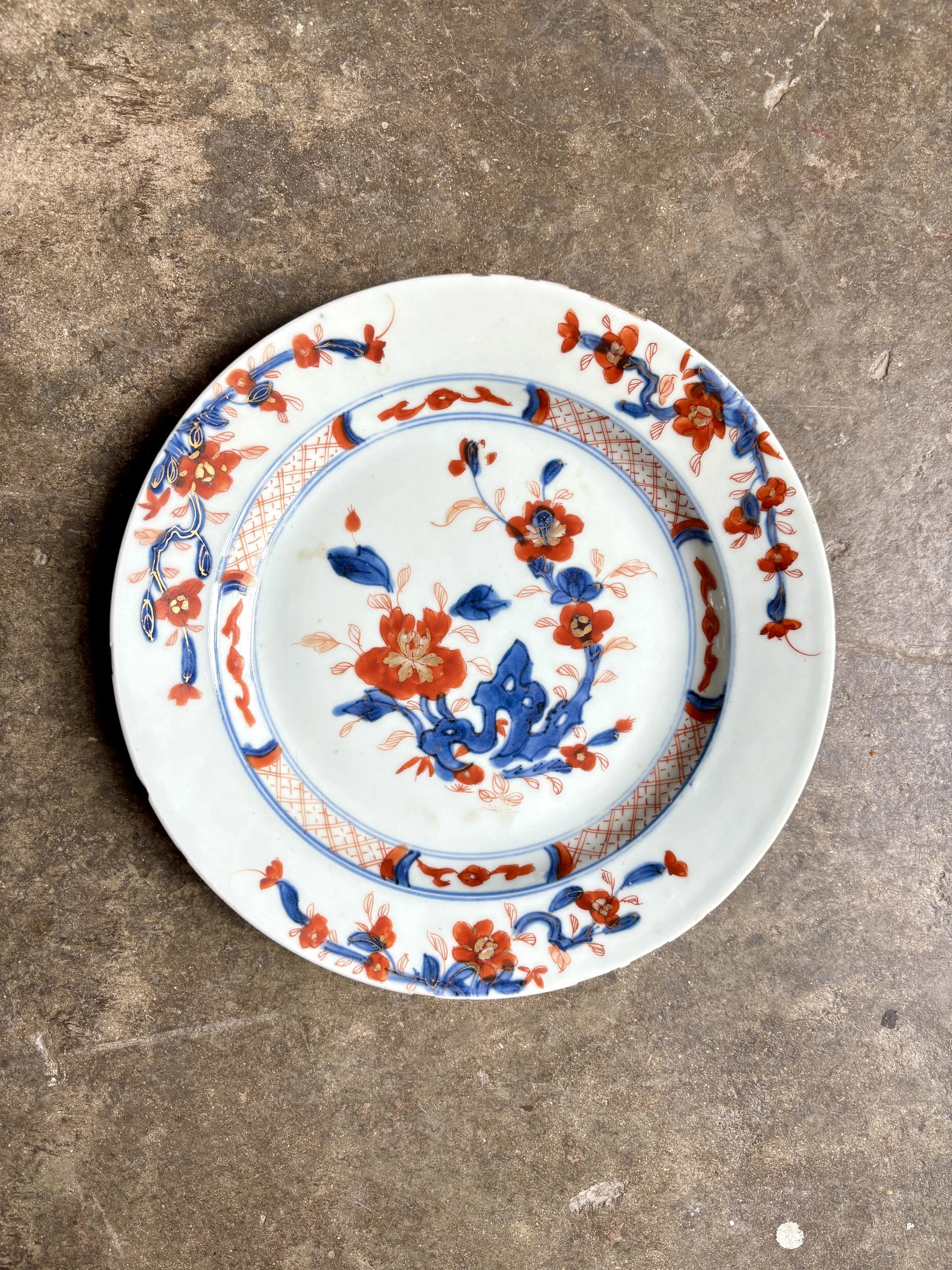 assiette-plate-2-compagnie-des-indes-decor-imari-porcelaine-bleu-orange-dore-vaisselle-vintage-antique-axs-design-paris-france