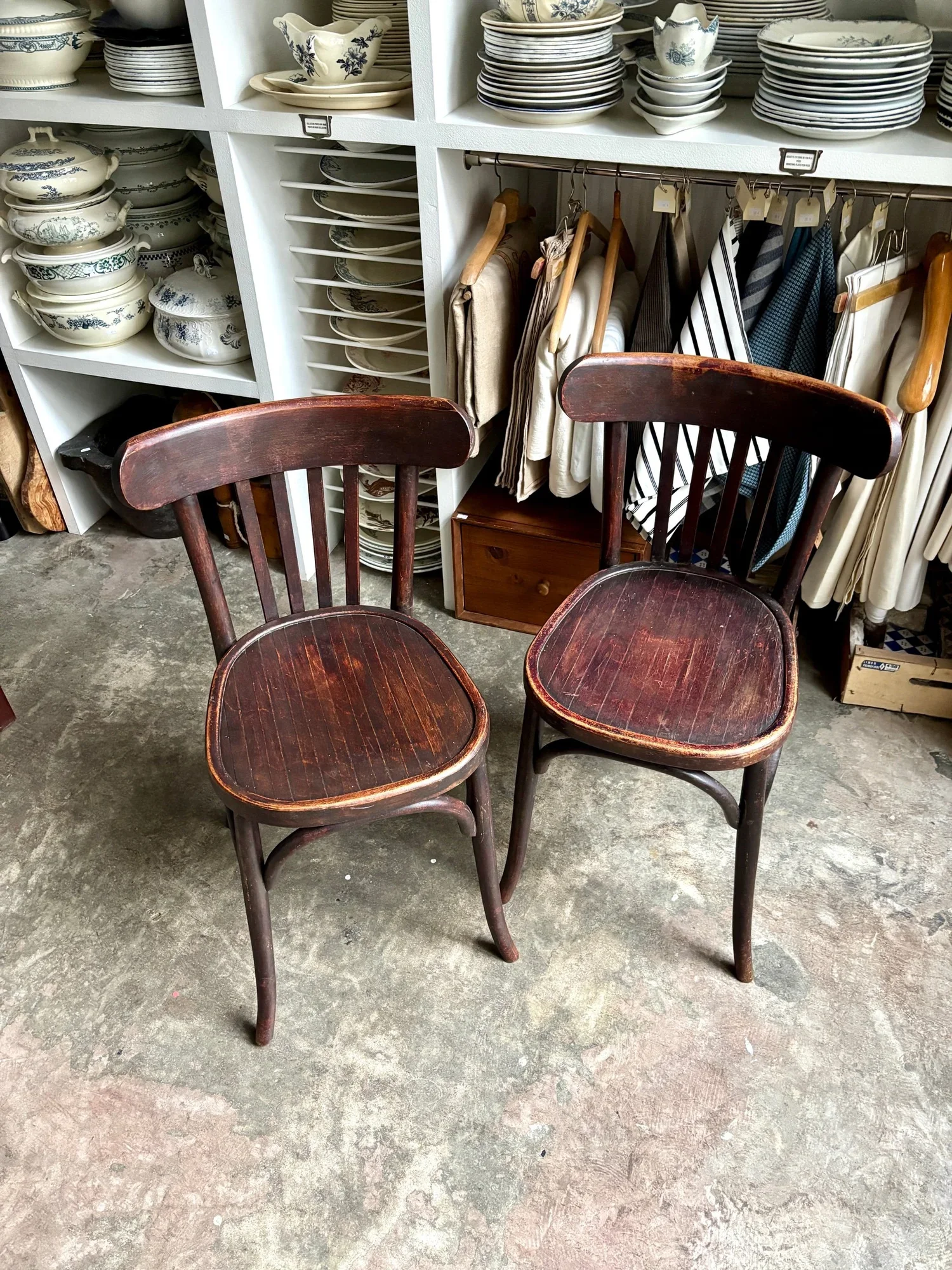 chaises-bistrot-bois-assises-vintage-axs-design-paris-france