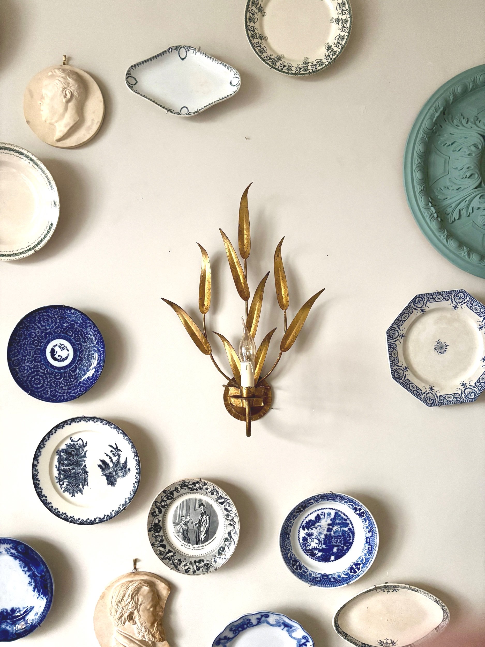 applique-feuilles-metal-dore-luminaire-vintage-axs-design-paris-france-2
