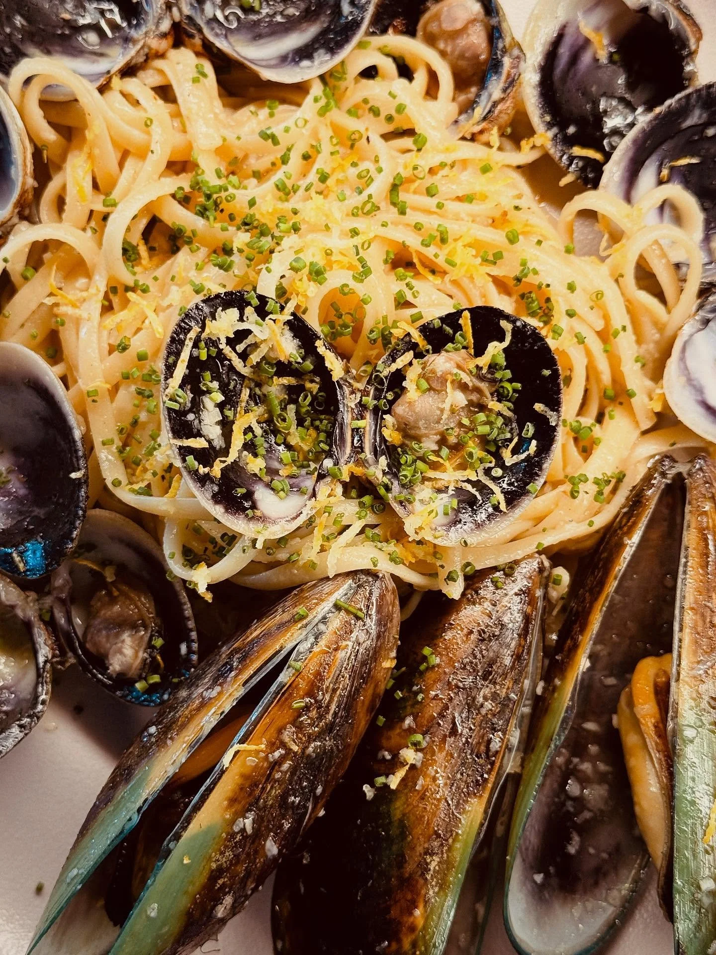 We&rsquo;re excited to introduce our new Vongole &amp; Mussel Linguine, a beautiful dish filled with deep, rich ocean flavours. Fresh clams and mussels bring a natural sweetness that blends perfectly with the pasta. And don&rsquo;t forget! She pairs 
