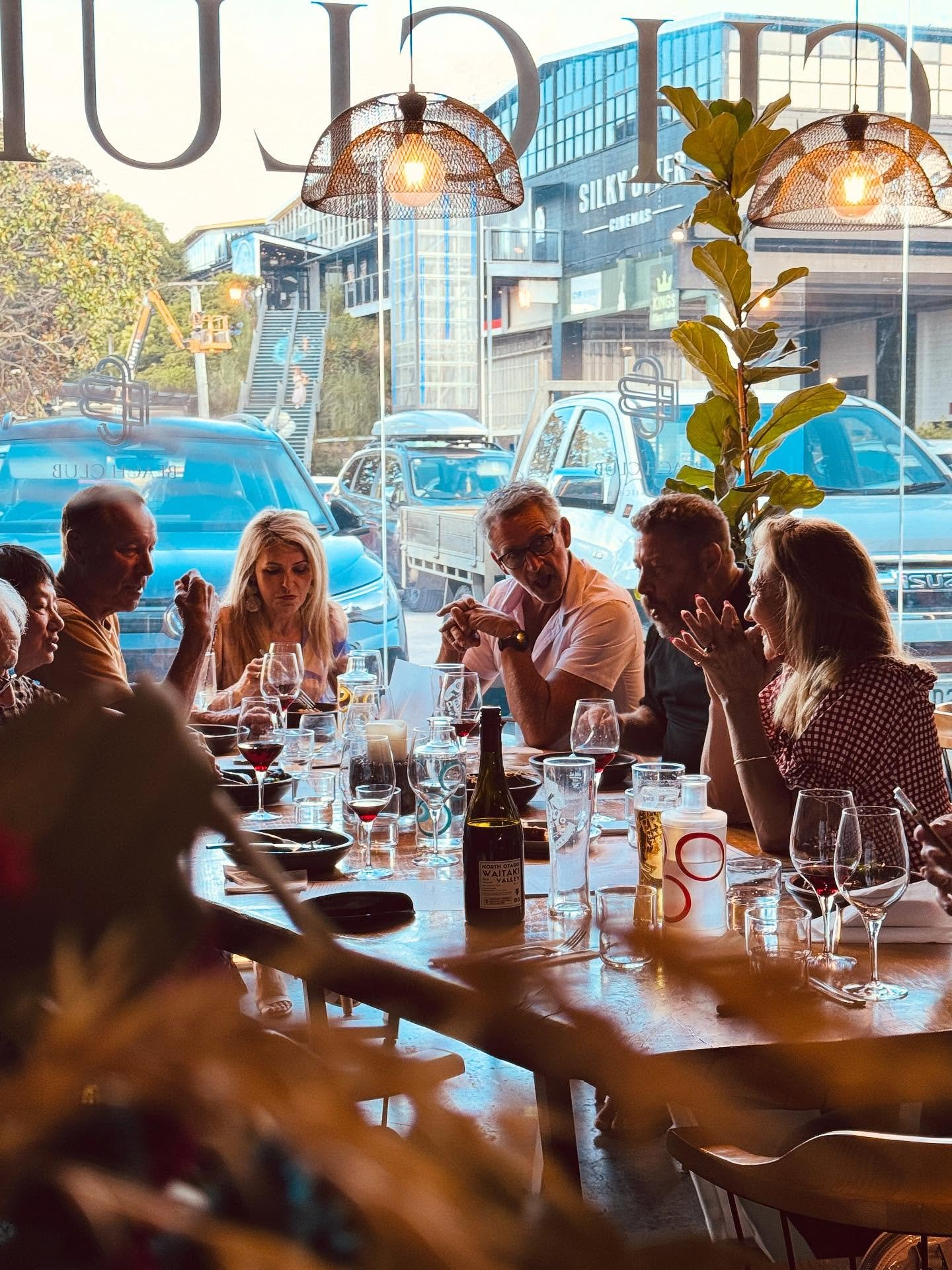 Another beautiful evening shared with our wine enthusiasts, proudly presented by @greatlittlevineyards at @beachclub_orakei.

We were delighted to showcase some of summer&rsquo;s finest local vineyards, spanning from Central Otago through to Waiheke 