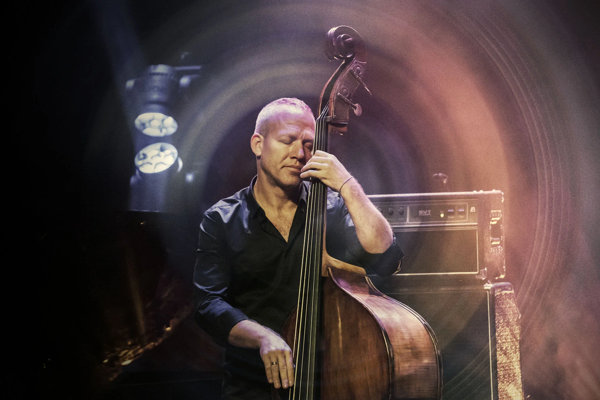 Avishai_Cohen_Track_01.jpg