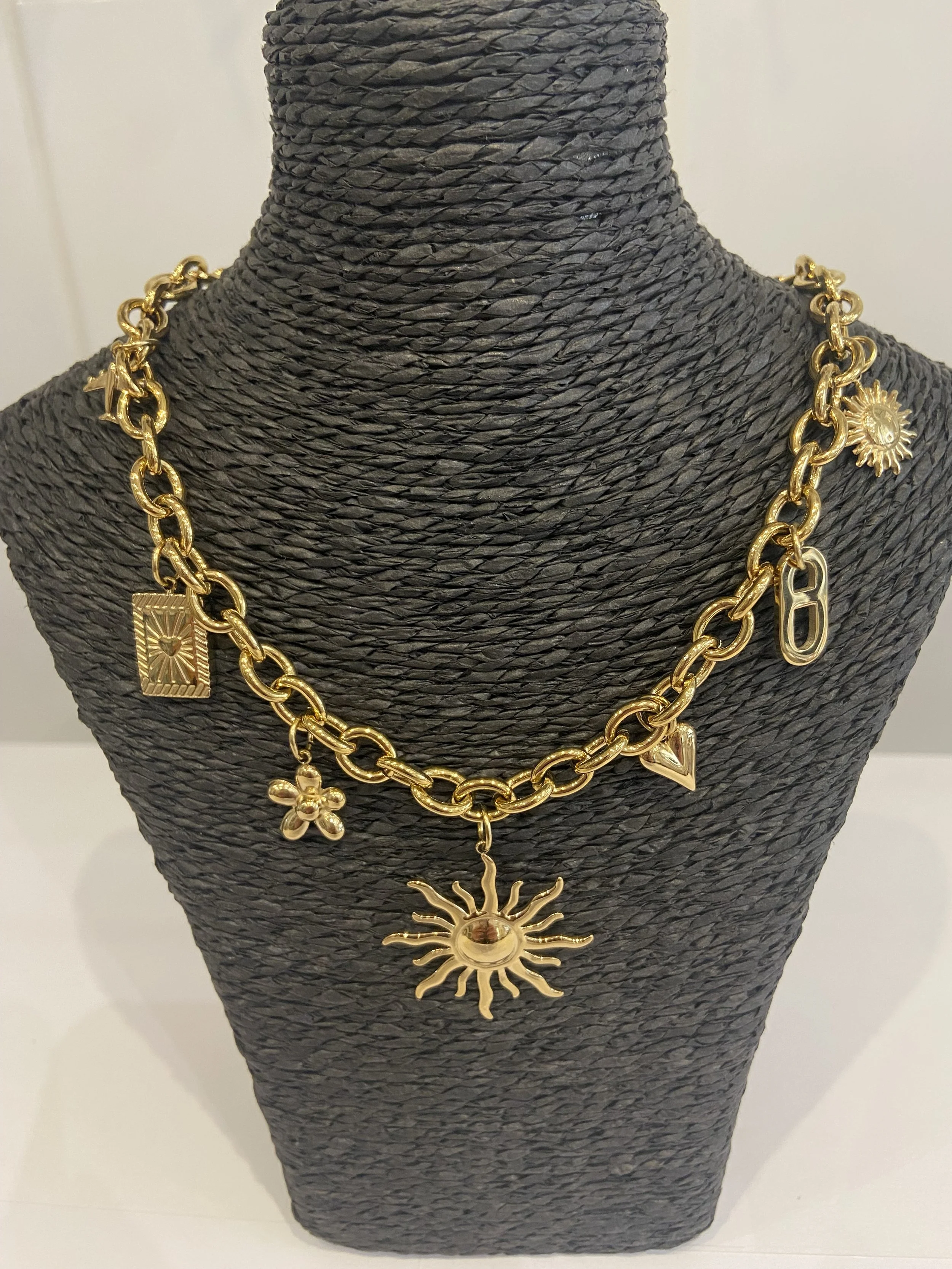 Collier breloques soleil en acier