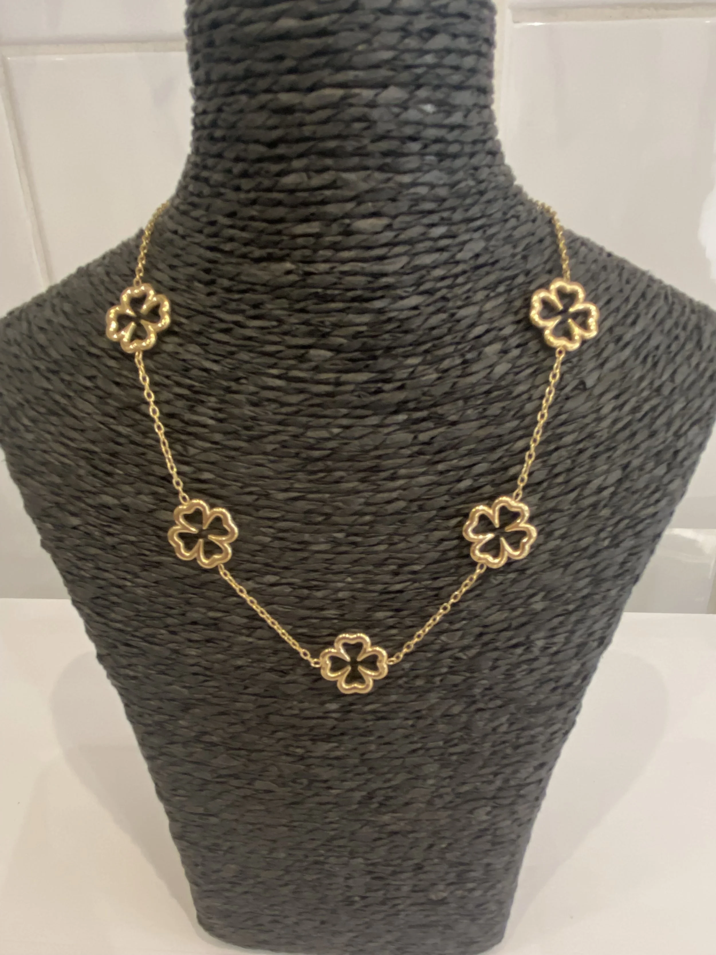 Collier trèfle ouvert en acier