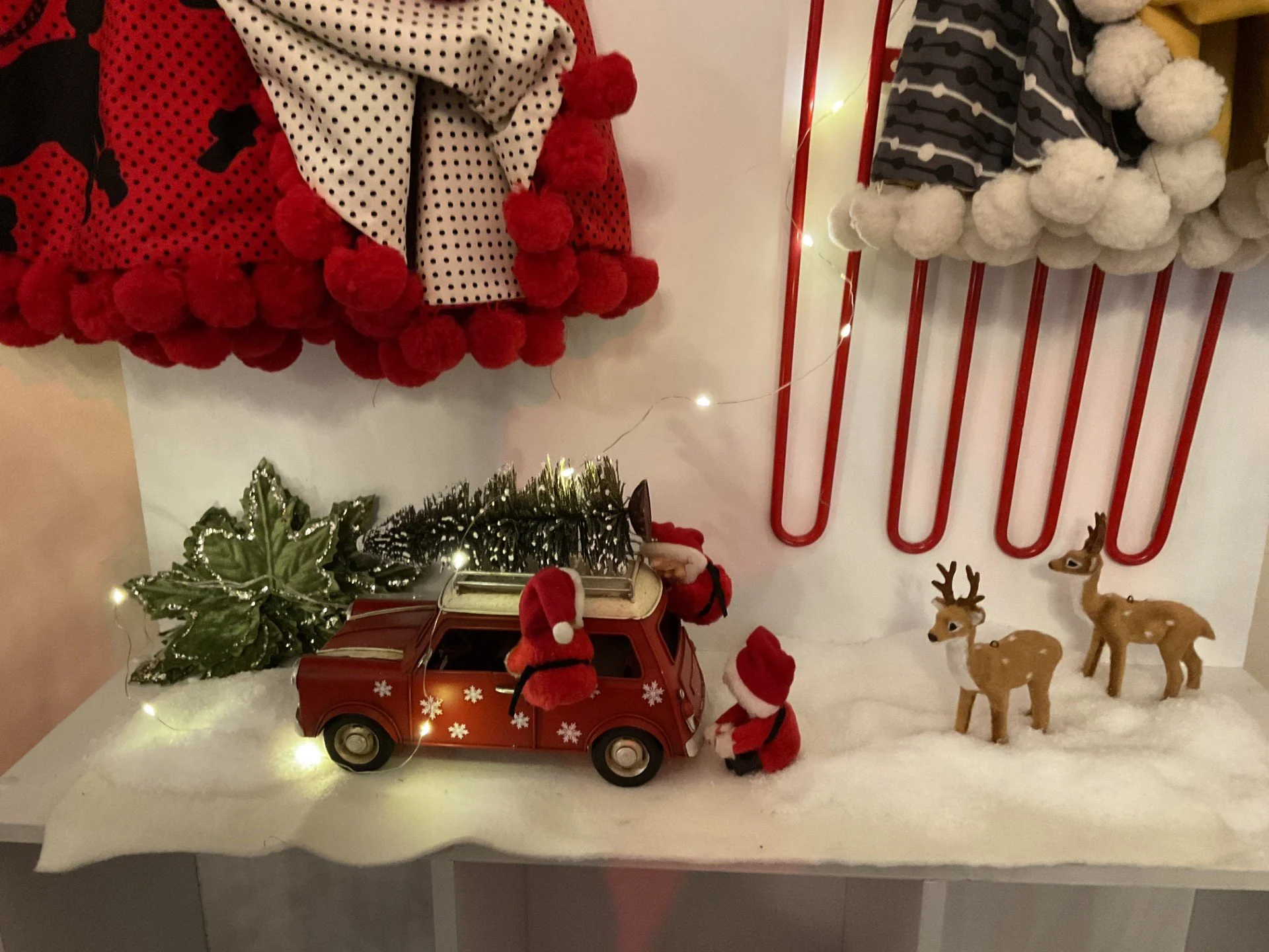 CHRISTMAS  WITH  PICKLE AND DOT