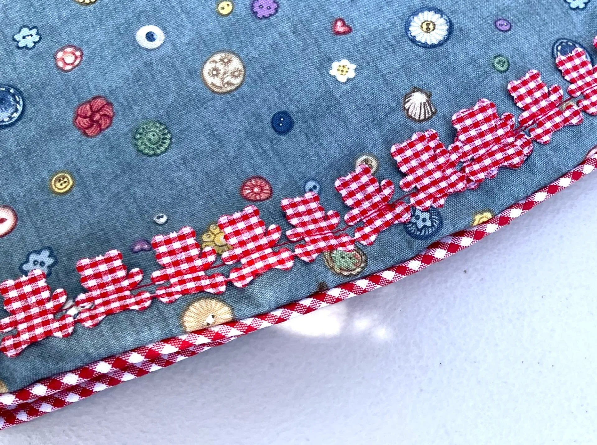 BUTTONS 1 HEM TRIM R.jpg