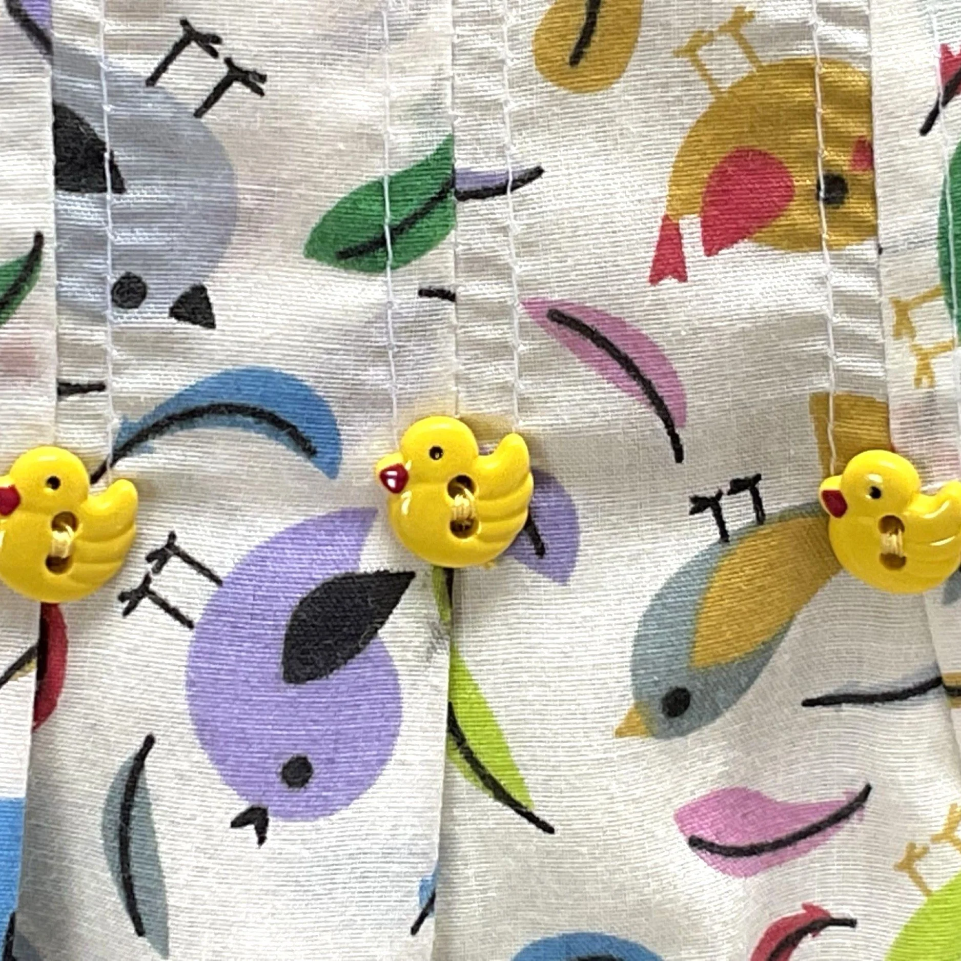 Tweeting Birds buttons 2 r ar.jpg