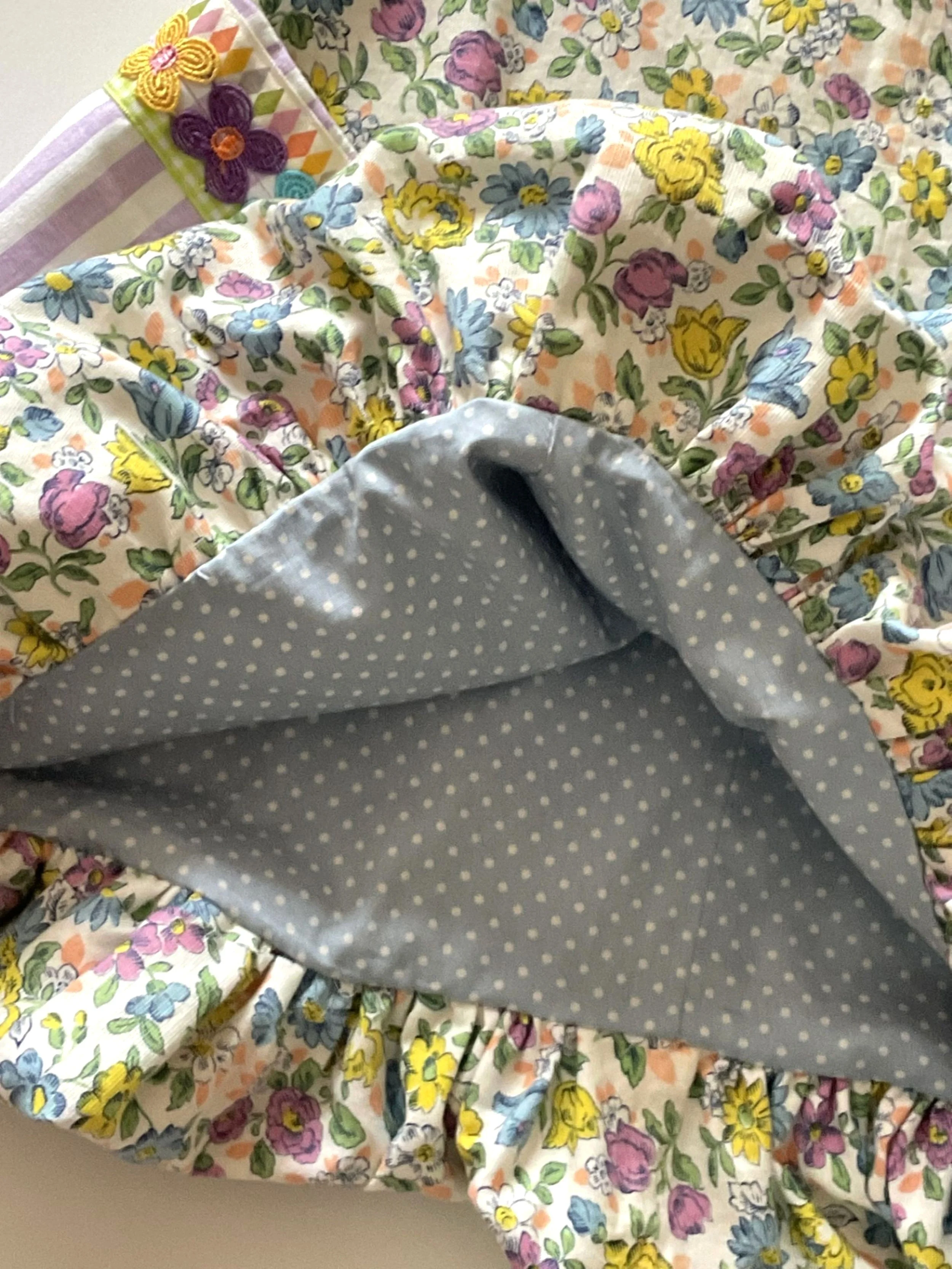 floral carpet lining r.jpg
