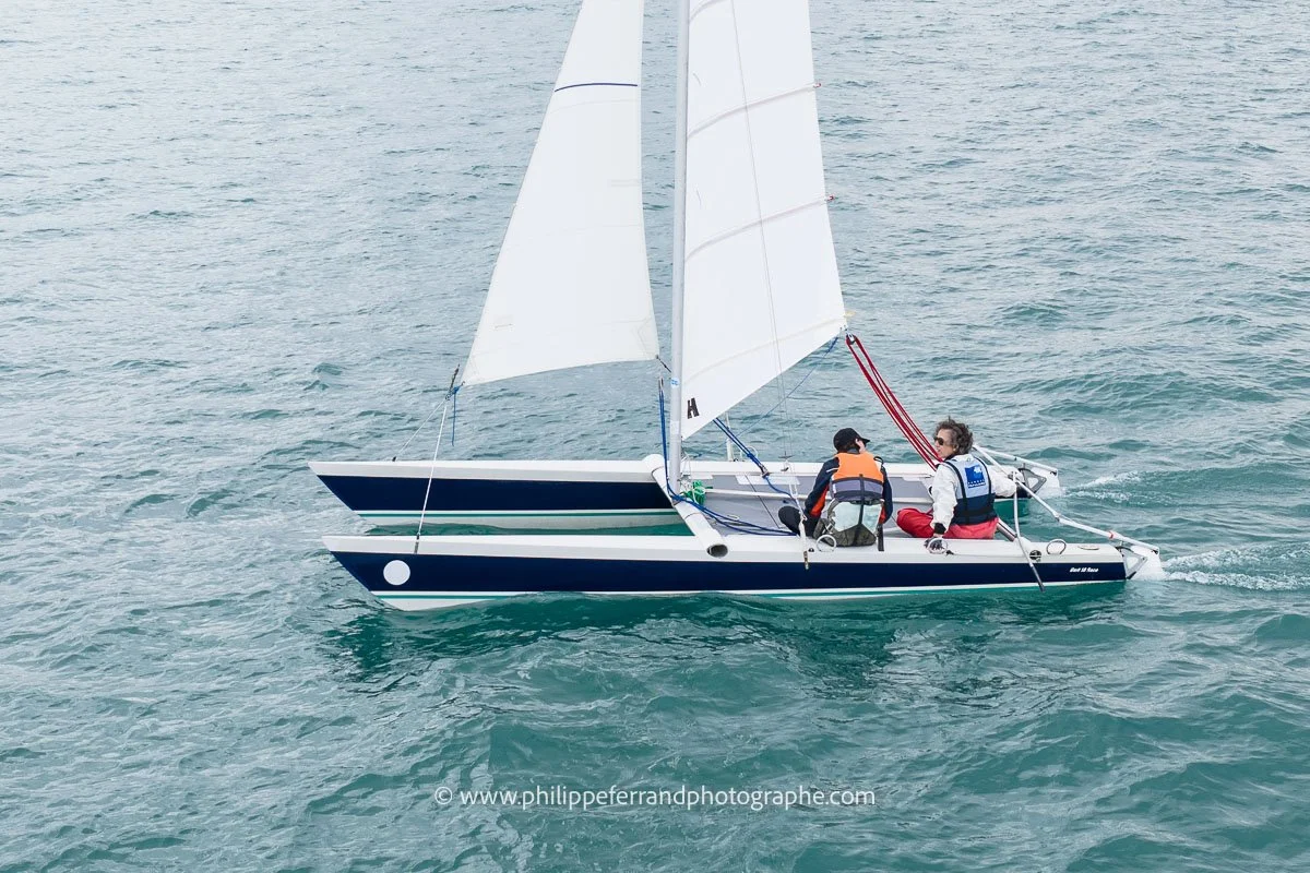 catamaran dans la baie