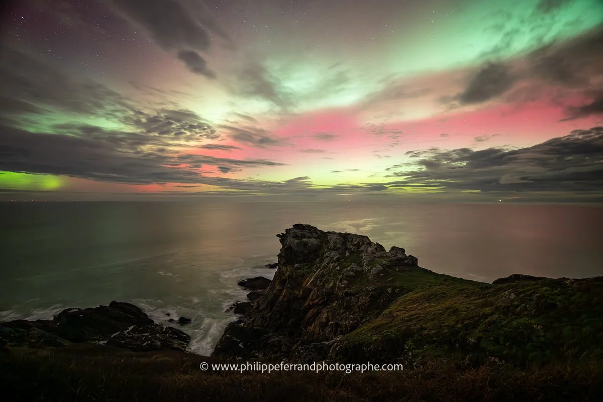 Pointe de Rochefroide avec l'aurore boréale