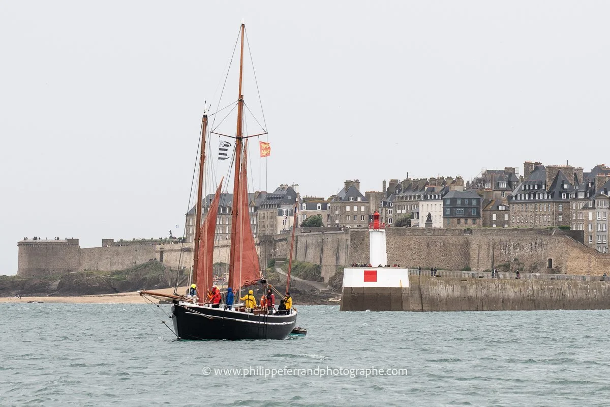 Neire Maove devant le mole des noires à Saint Malo