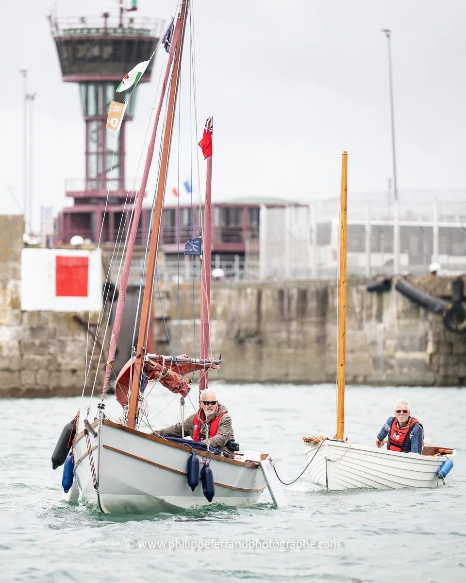 Les bateaux en attente de rentrer dans les bassins de saint malo