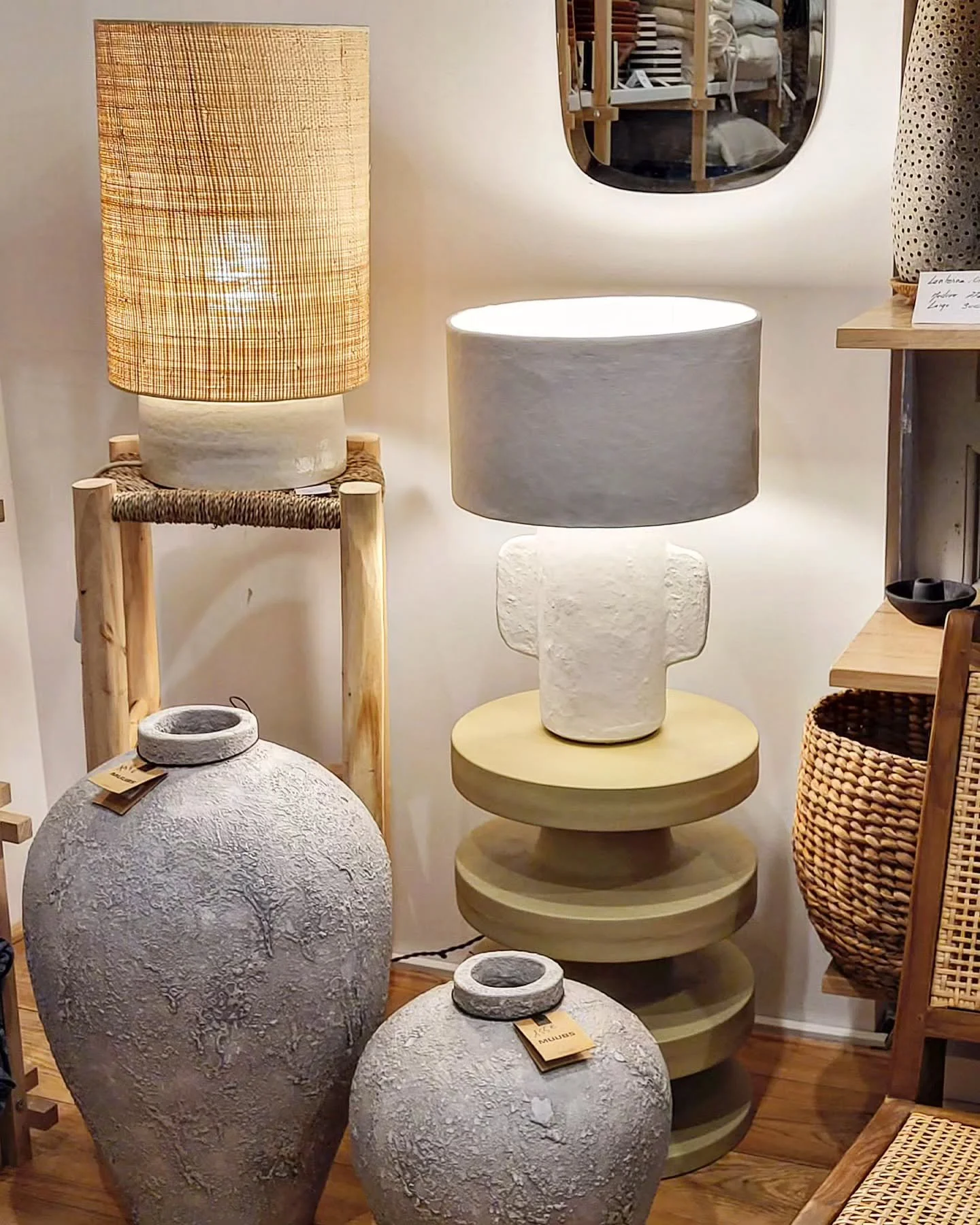 Nouvelle lampe c&eacute;ramique et raphia 🌟🌟🌟
@lesfillesdelaplace 
#lampe #ceramic #raphia #handmade #slowdeco#deco #luminaires #conceptstore #gard#nimes #montpellier #occitanie