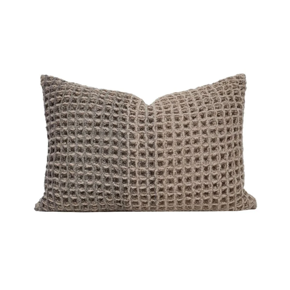 Coussin-laine-GHOST-droite-GAUFRE-ET-CHANTILLY_fiche-produit-packshot.jpg