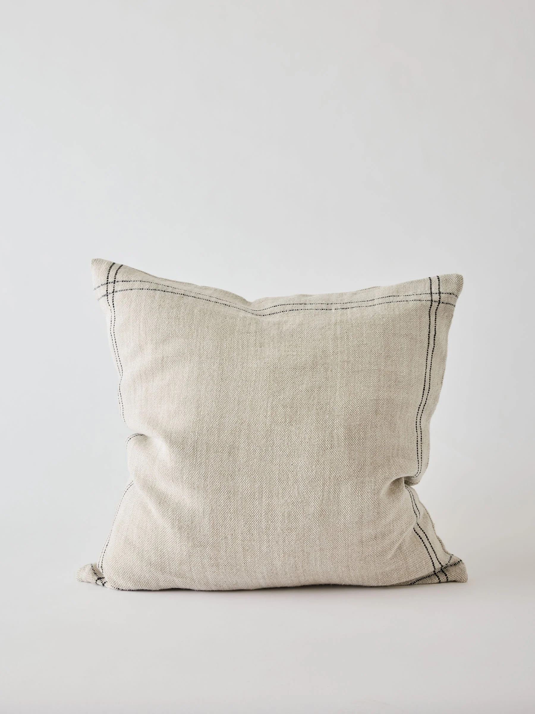eltoncushioncover50x50beige-webb_1.jpg