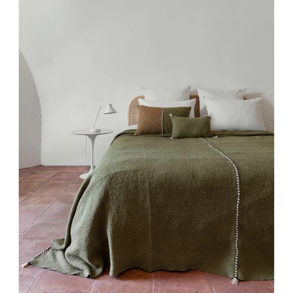 coussin-couvre-lit-coton-flamme-EVEREST-ESPRESSO-ELNINO-kaki-Everyday_fiche-produit-photo-ambiance.jpg