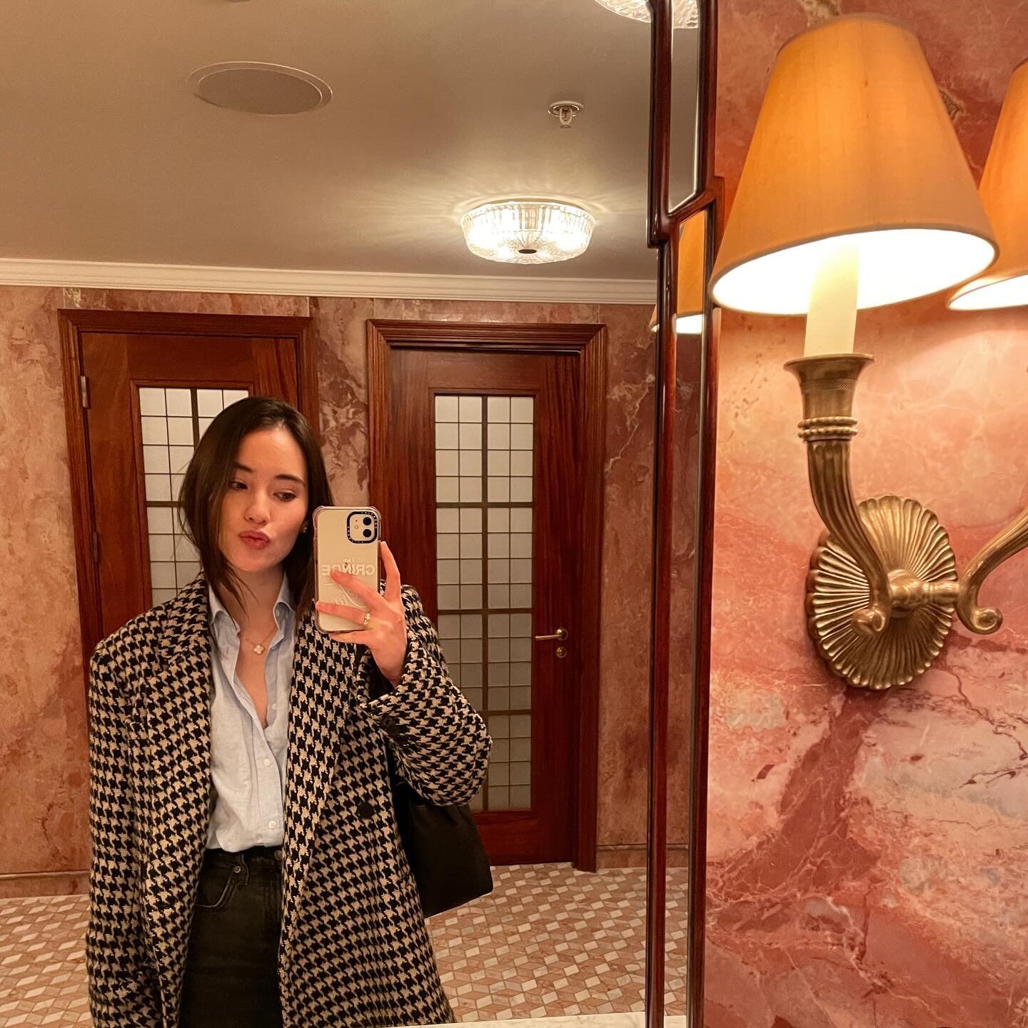 Feb! was! fab! 🤍 a few highlights: 
〰️ post-werk selfie in @withnothingunderneath and @aninebing 
〰️ saltburn at @themainemayfair to celebrate @soph_broadbent !! 🥂
〰️ sunday night sushi should become a ritual 
〰️ afternoon tea in kensington
〰️ antl