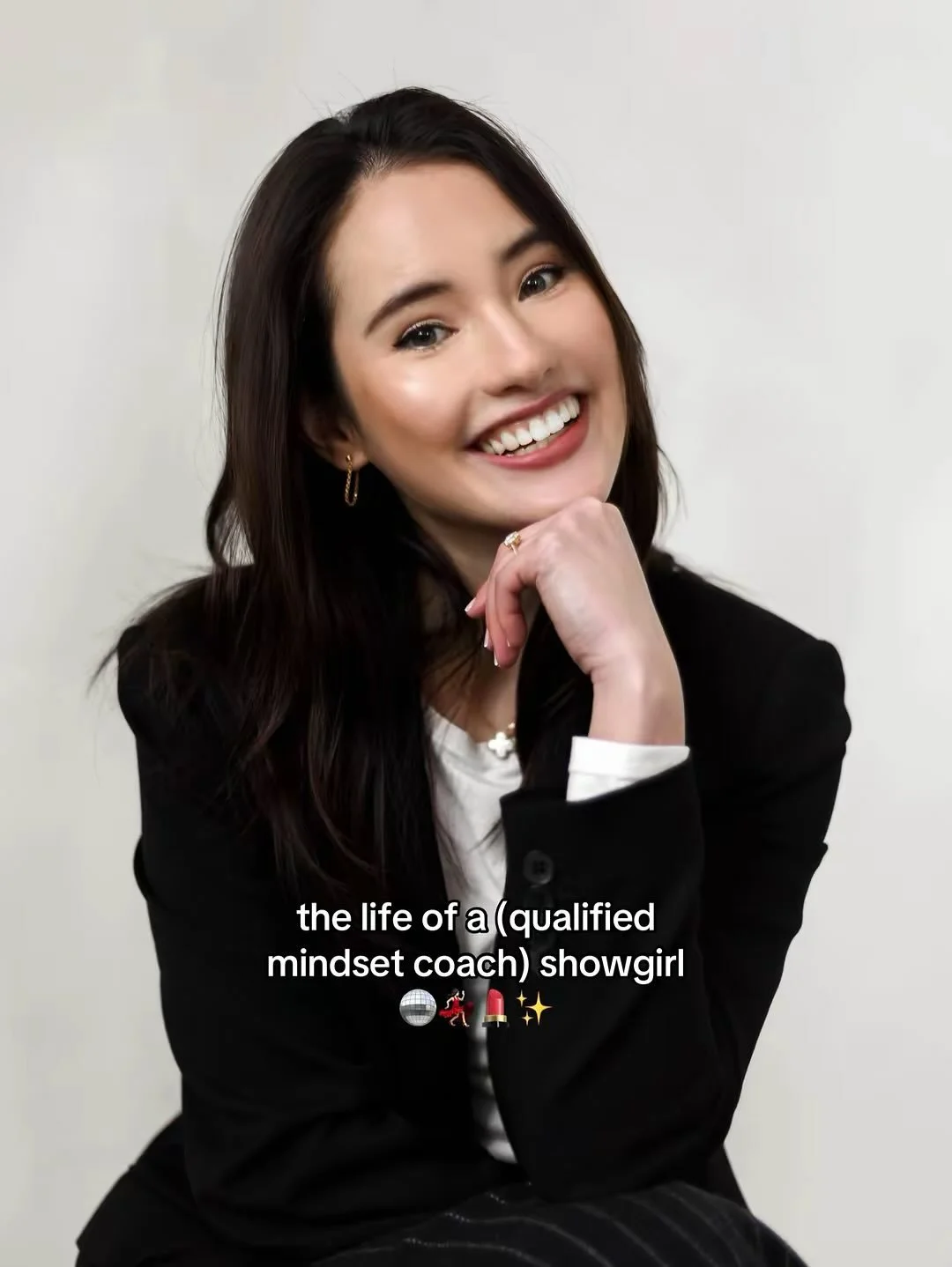 Definitely not a showgirl, probably married to the hustle 🙋🏻&zwj;♀️ 

No two days are the same and that&rsquo;s the best part of this work (&amp; life): client sessions, deep writing, content creation, journalism, business building, forming relatio