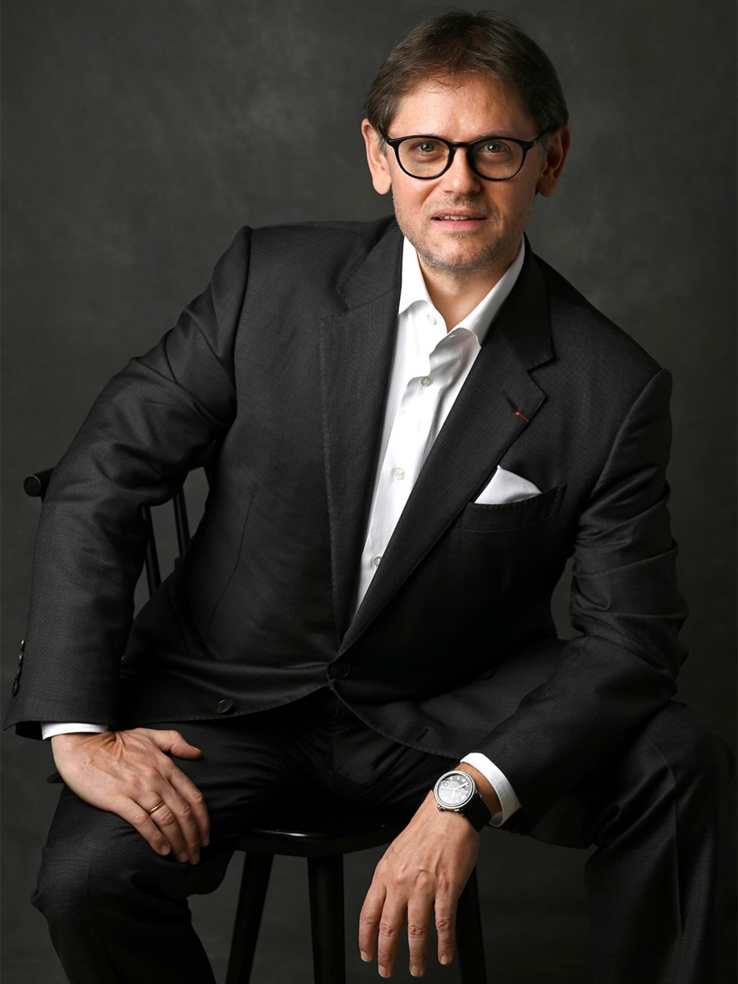 At HK Headshots, we specialise in translating leadership into imagery. We craft portraits that do more than what they represent - They tell a unique story about every individual.

Thanks Laurent for being so great in front of our lenses!
-
#HongKongB