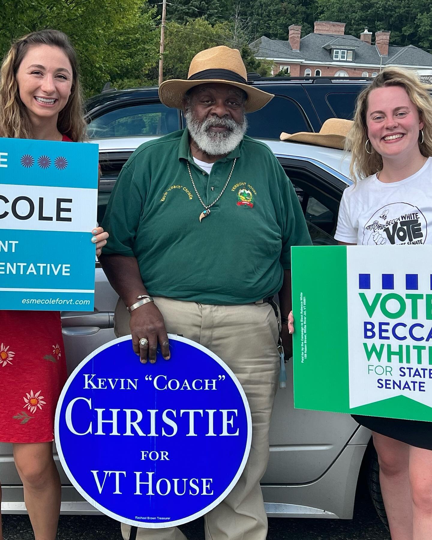 Hometown Honk n Wave 👋 in Hartford today! 

🚪 Started the afternoon door knocking with Esme Cole (running for State Representative for the Windsor 6 District!) and spent the late afternoon waving at the intersection of RTE 5 &amp; 14 with my favori