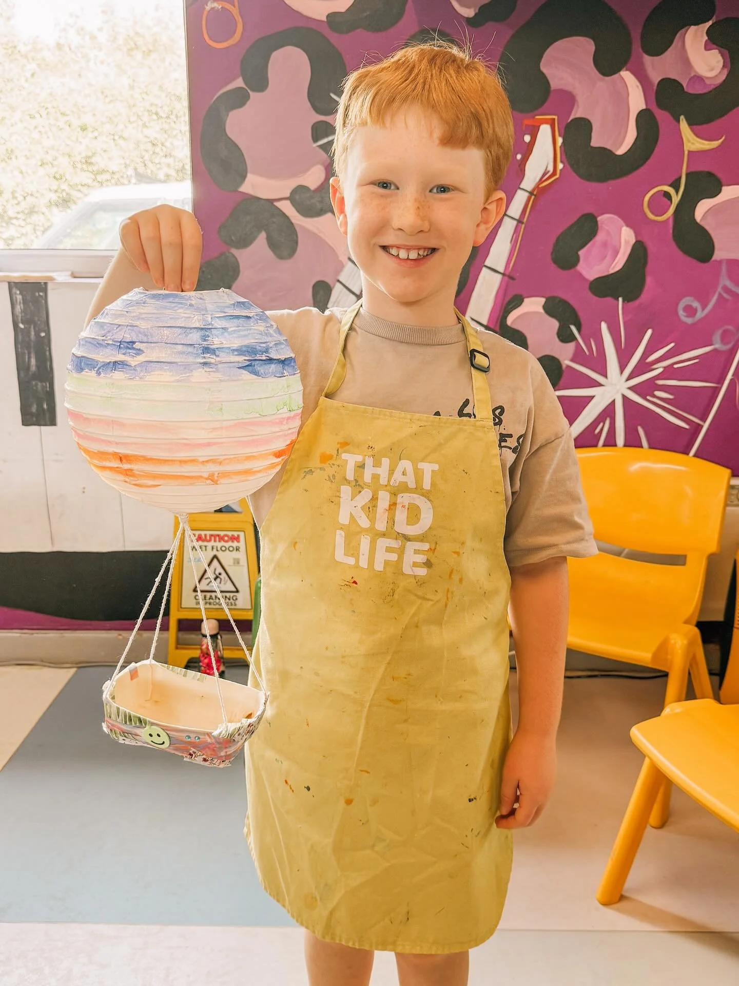 Just a few snaps from Home Ed Craft+Play today&hellip;

We used paper lanterns and recycled wooden trays to make hot air balloons that lit up! Watercolour paints and acrylic pens, along with washi tapes, stickers and sparkles ensured everyone made a 
