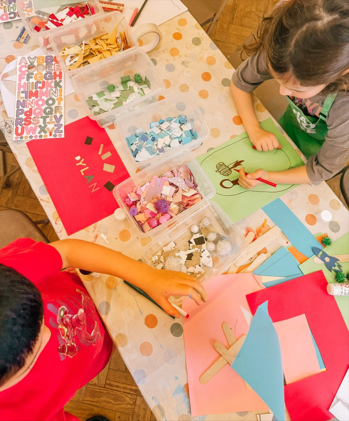 A few snaps from Craft Club tonight&hellip;

As it was the last one of the half term, we had a few bits and pieces to finish off and lots of different craft stations to explore. From clay dragons to foam Squishmallows, beaded bag clips, drawings, col