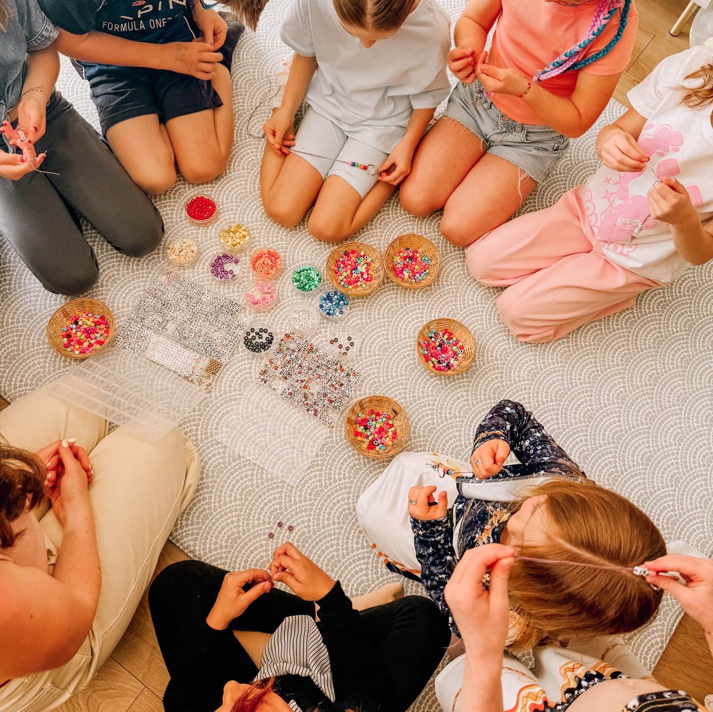 K Pop parties are still going strong! This weekend was a 7th birthday, making Zoey&rsquo;s daggers with allllll the gems, decorating microphones with paint and glitter, finishing off the party with personalised beaded key chains. ✨ 

Parties are just
